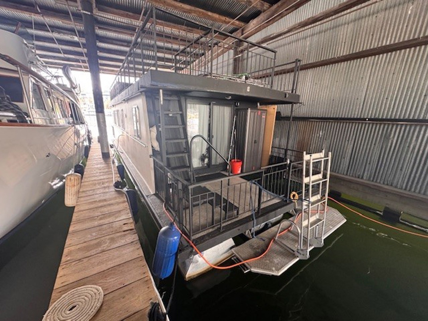 1985 Three Buoys Houseboat - Image 5