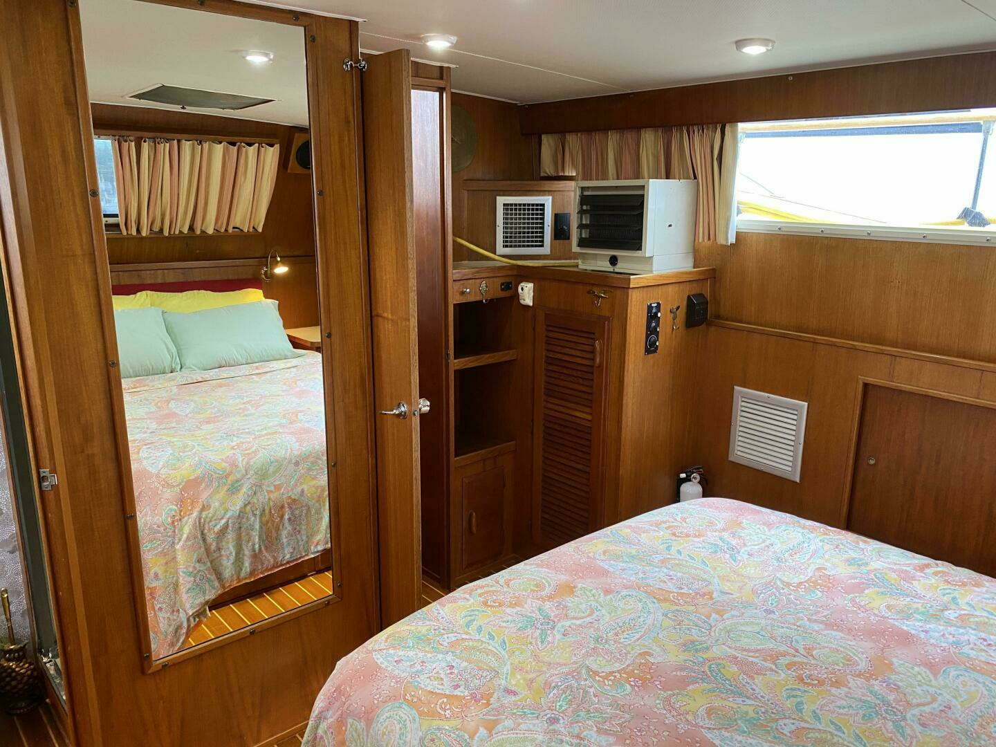 1983 Tollycraft Aft Cabin - Image 33