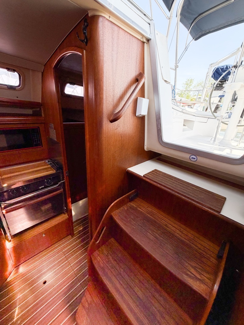 2005 Hunter 36 - Image 34