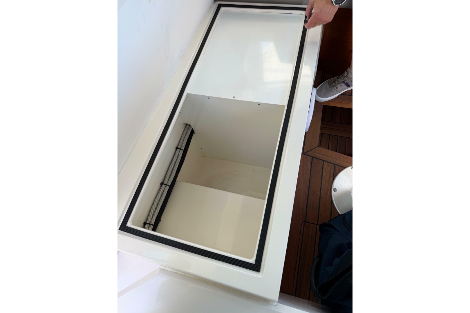 2018 Axopar 37 Cabin - Image 27