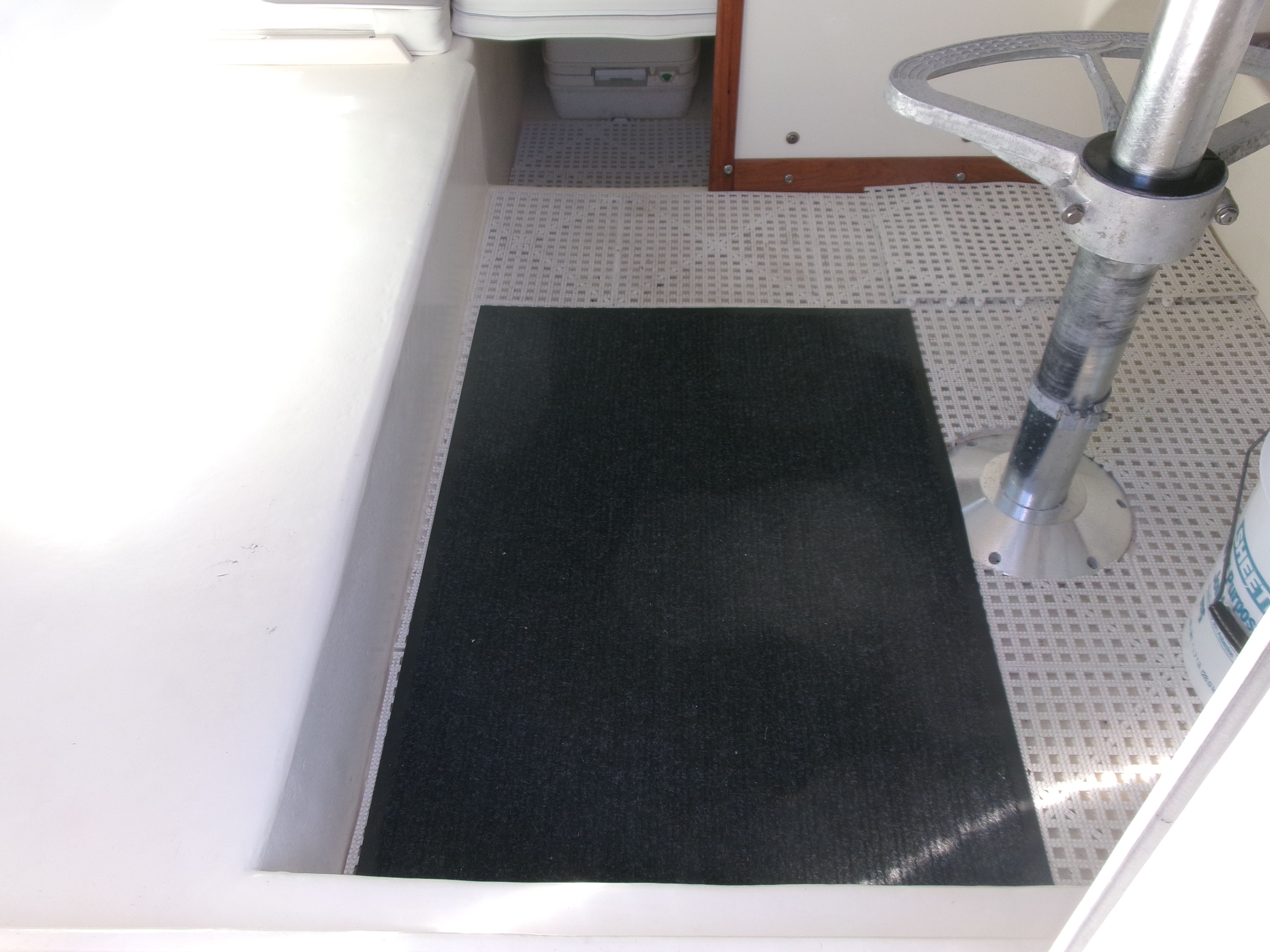 Interior of a 2007 Parker 2520 XL Sport Cabin boat with carpeted floor and seating.