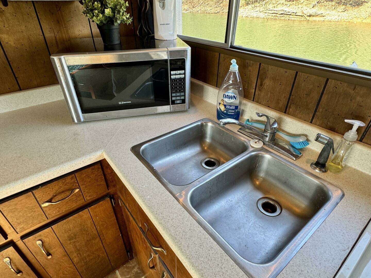 1977 Sumerset 14 x 58 Aluminum Hull Houseboat with Catwalks - Image 33