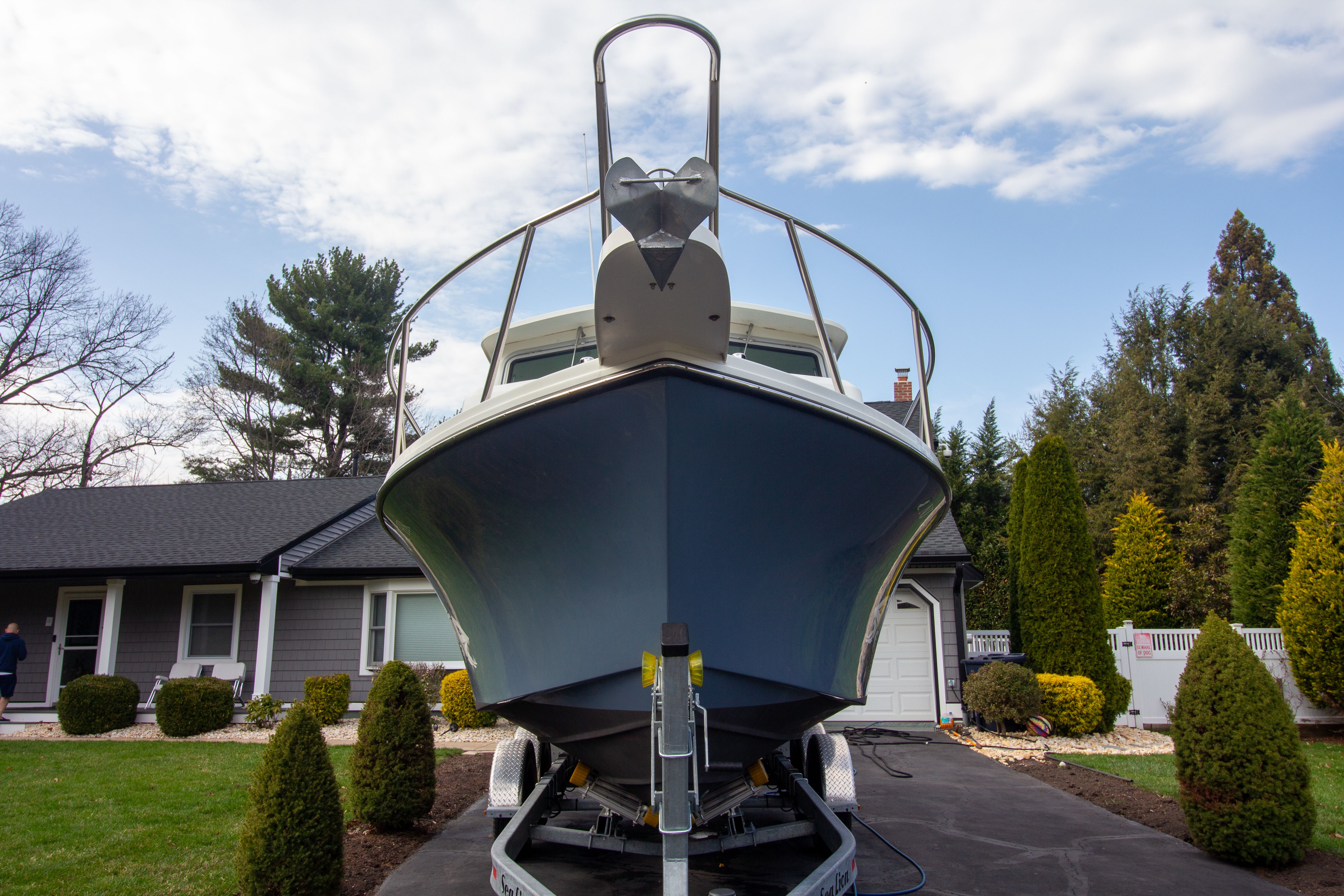 Parker 2520 XLD Sport Cabin 2022 on trailer in front of house.