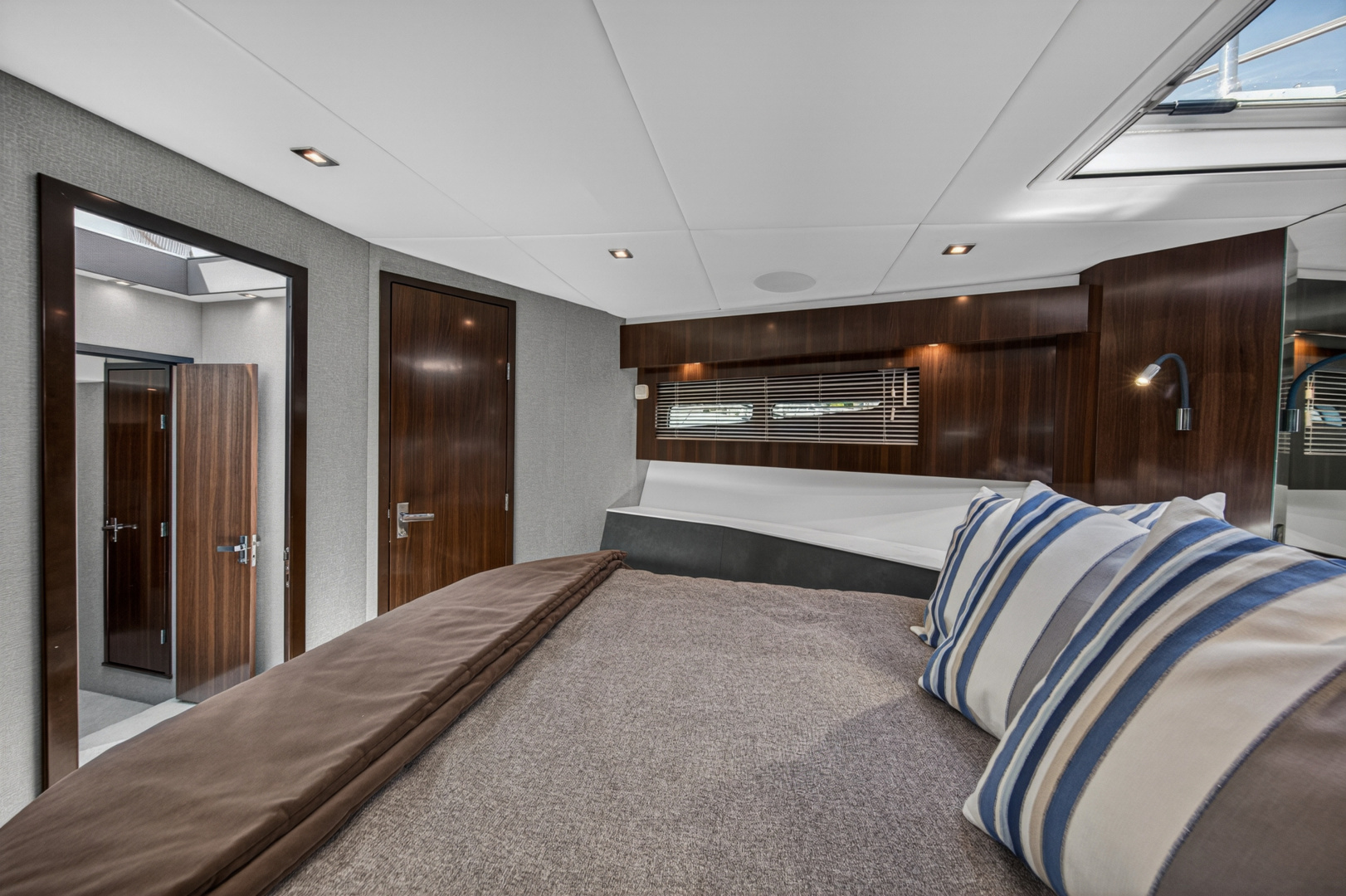 2023 Cruisers Yachts 50 CANTIUS - Image 66