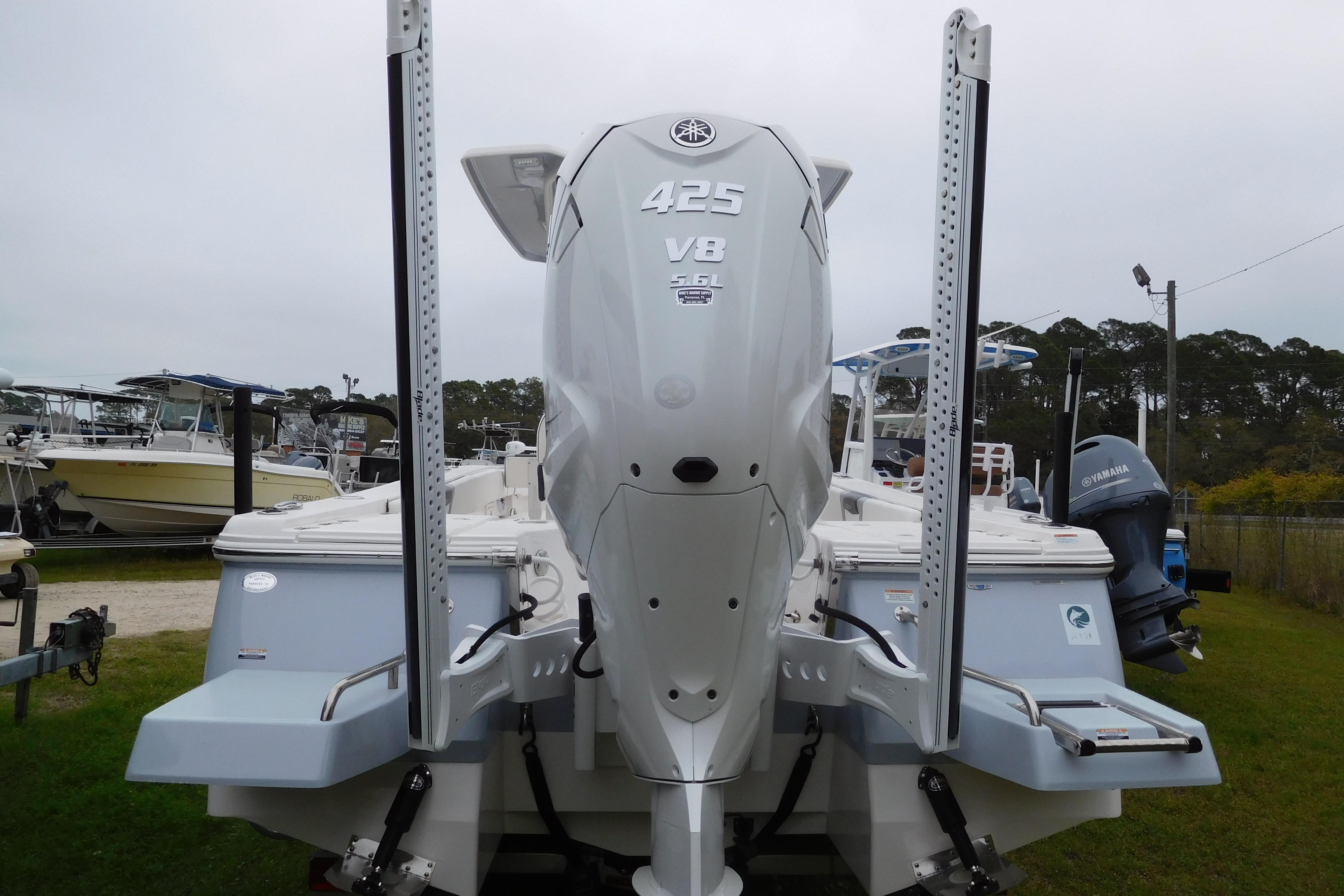 2023 Robalo 266 Cayman