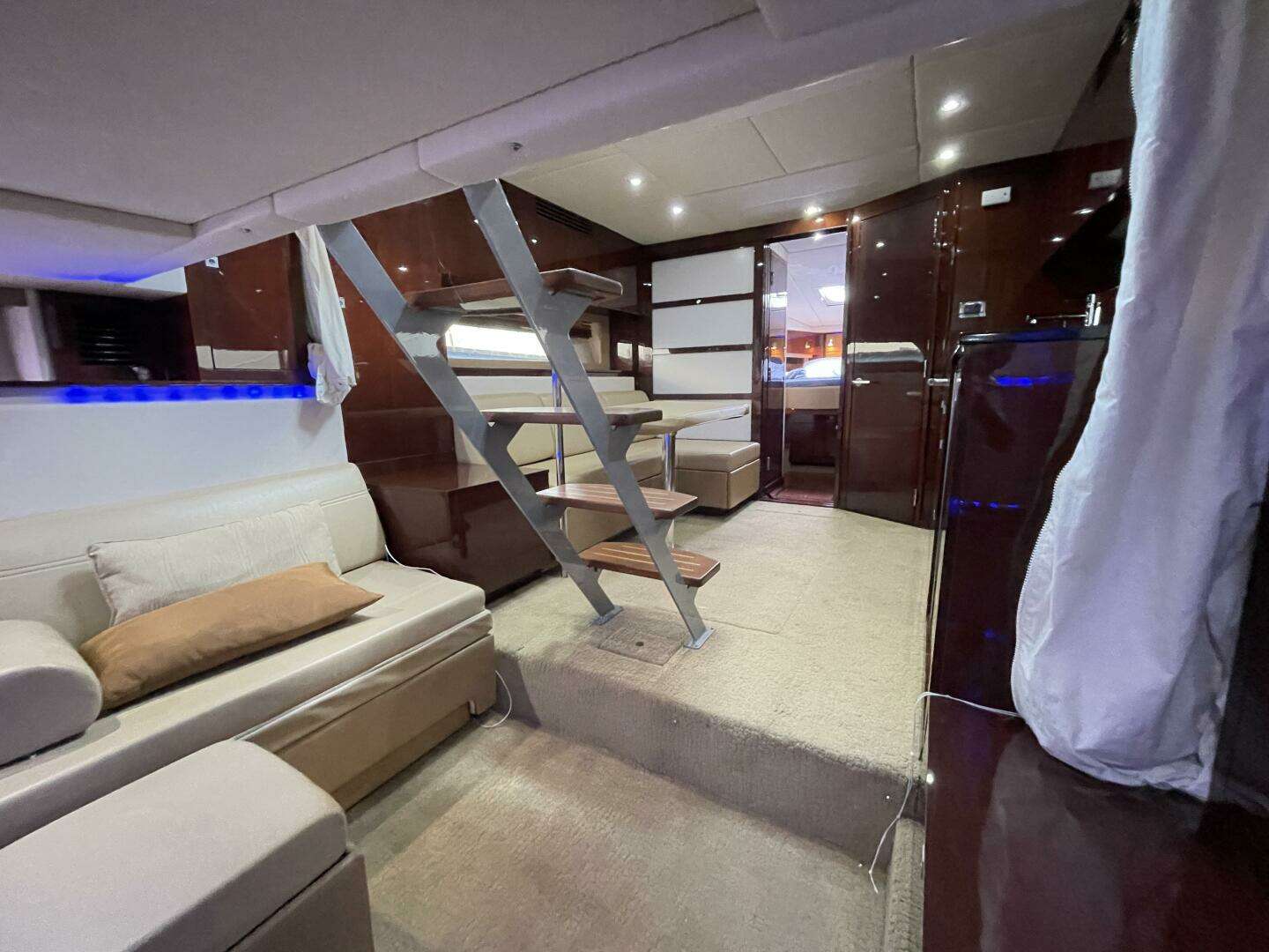 2010 Sea Ray 450 Sundancer - Image 80