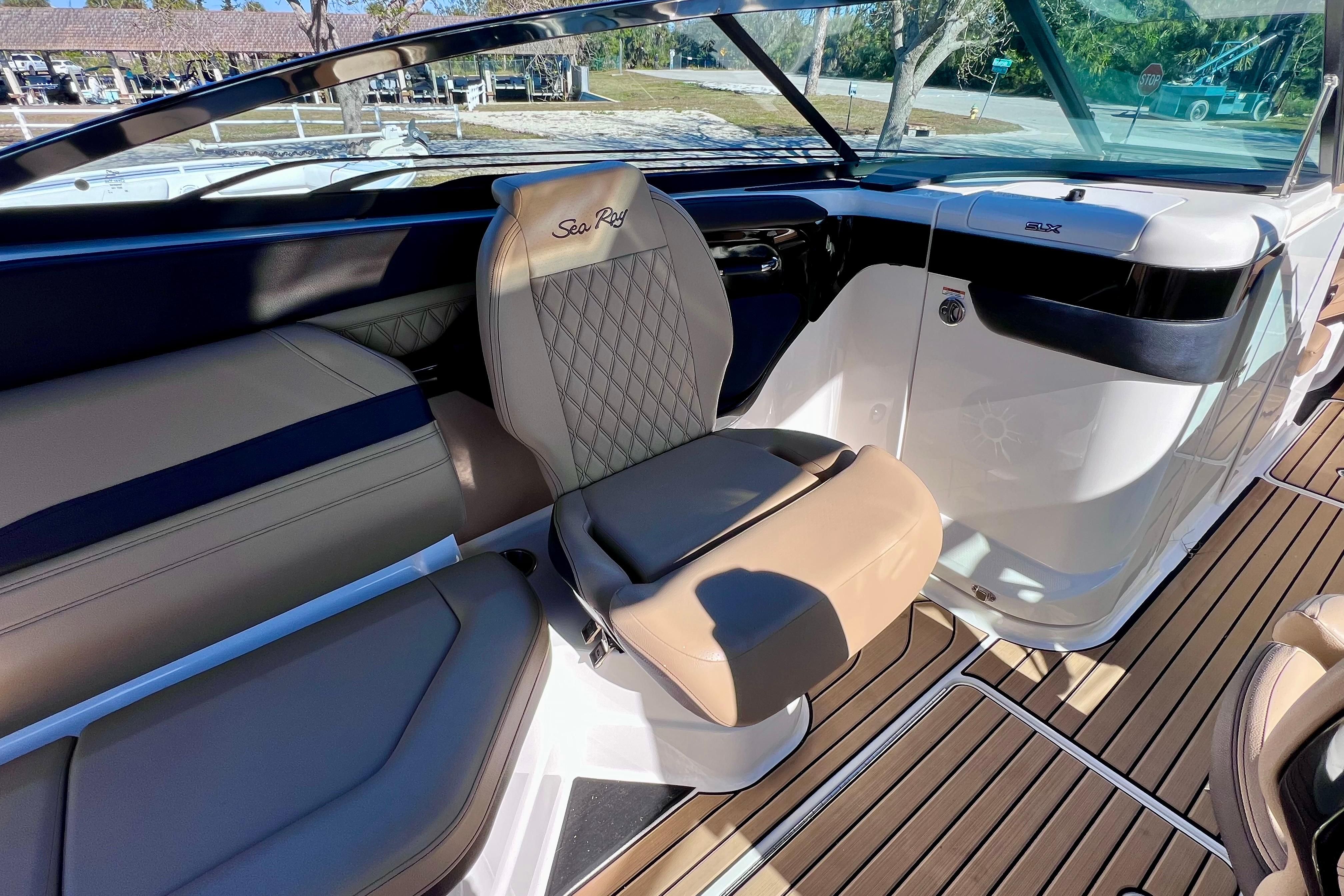 2023 Sea Ray SLX 280 - 25