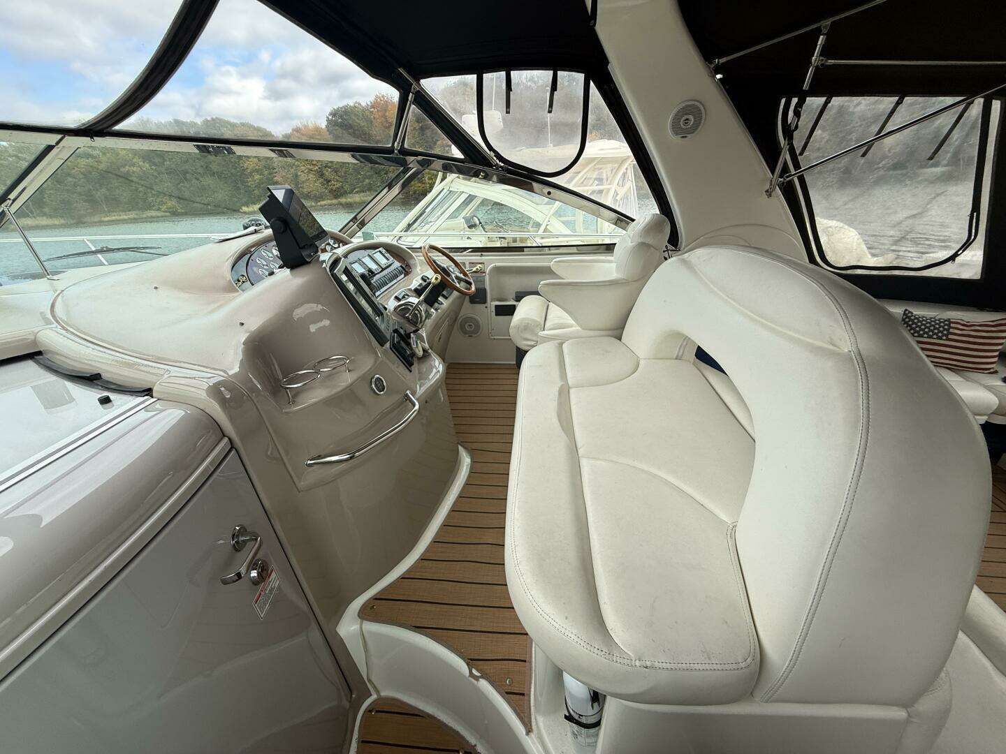 2001 Sea Ray 410 Sundancer - Image 5