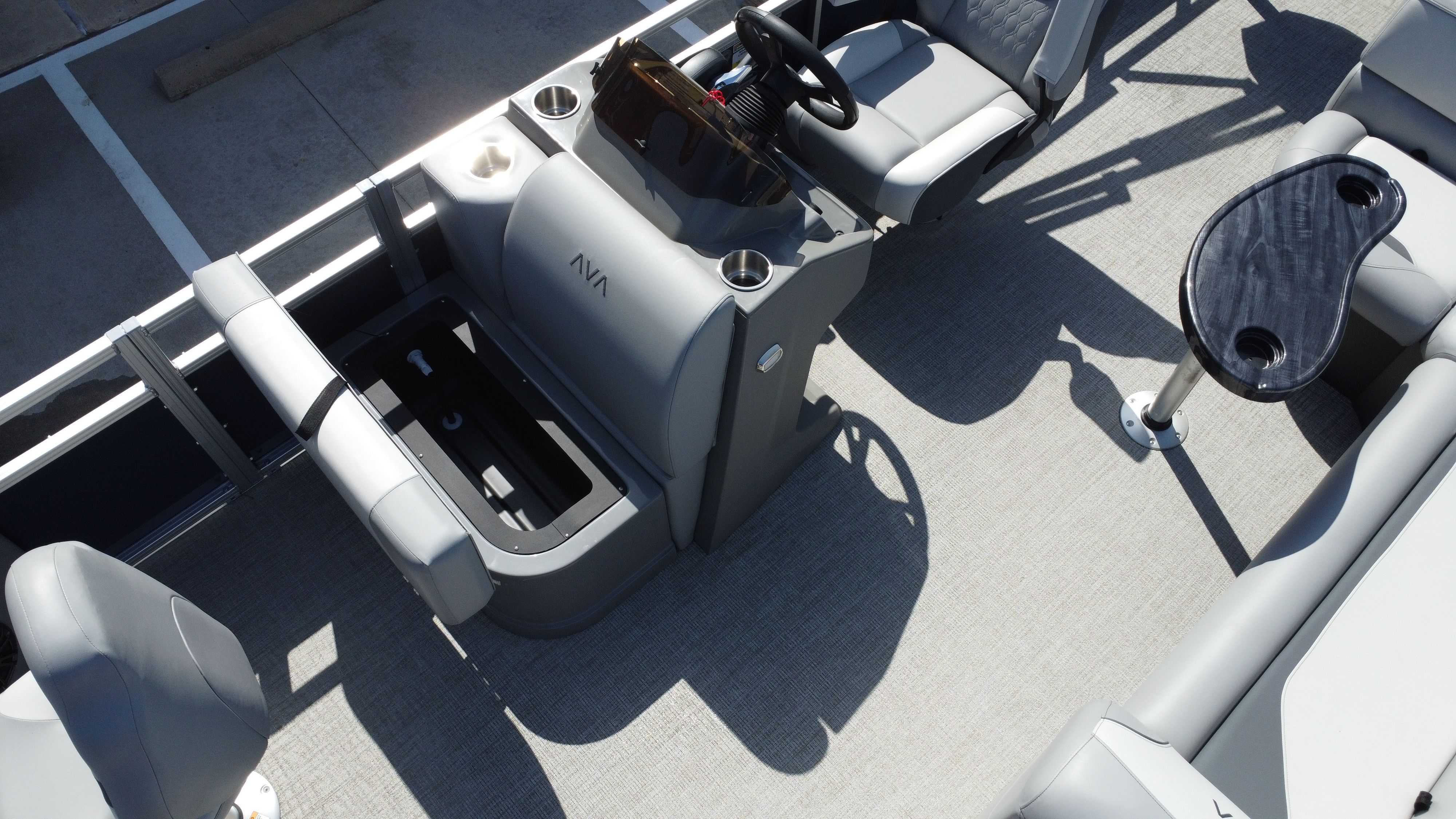 2025 Avalon Venture 85 Rear Fish - 21' - 26