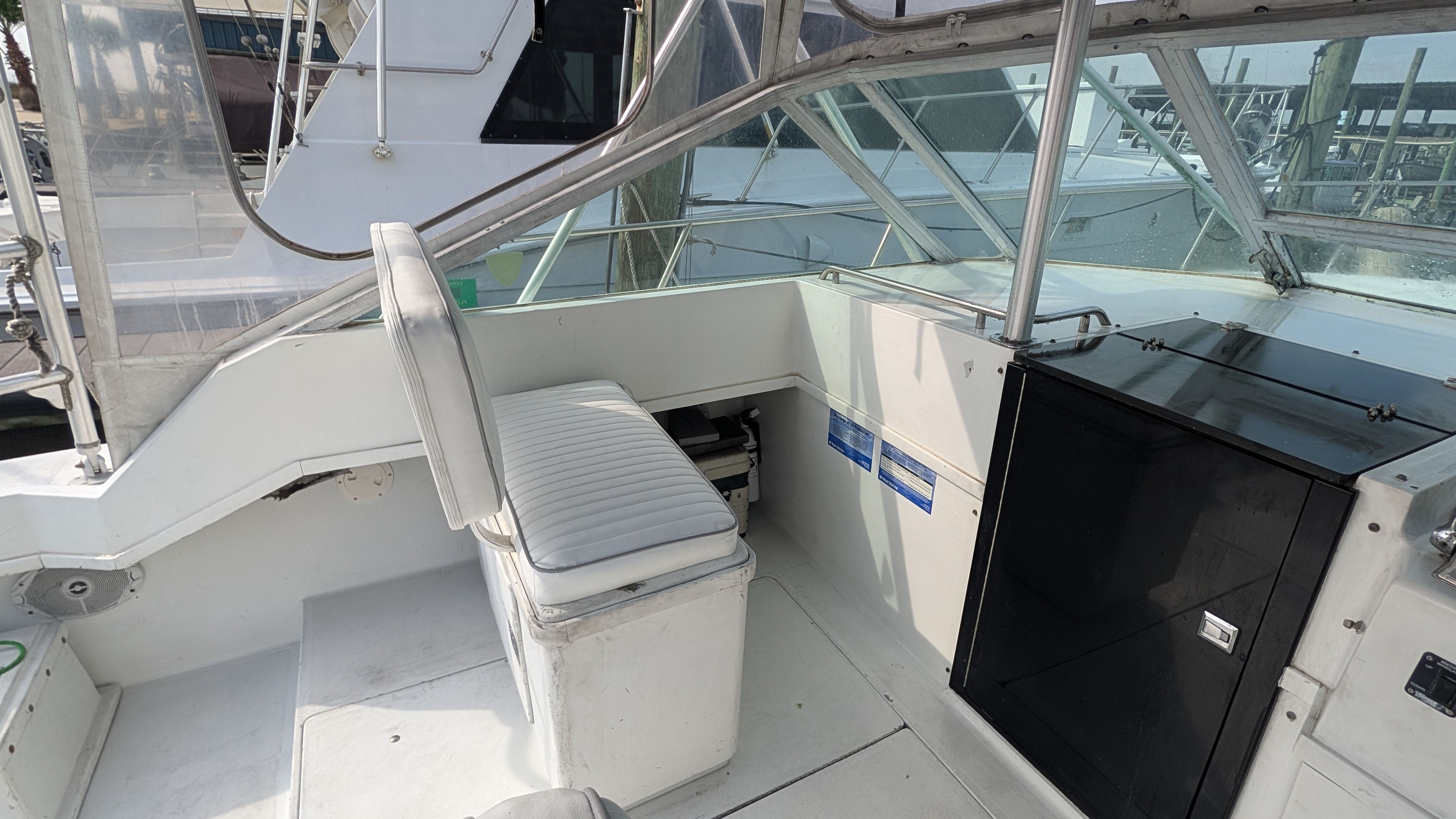 1983 Tiara Yachts 3100 Open - 6