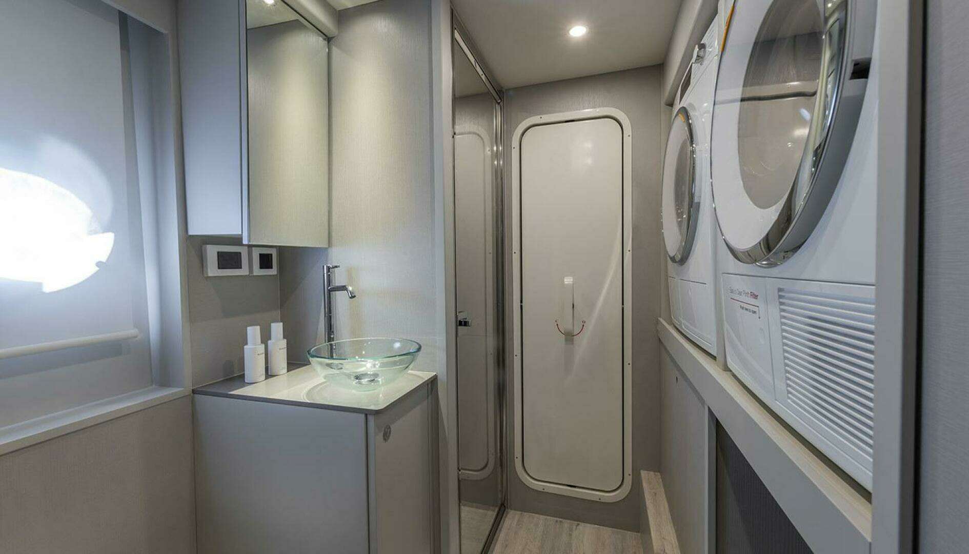 2027 Absolute Navetta 75 - Image 39