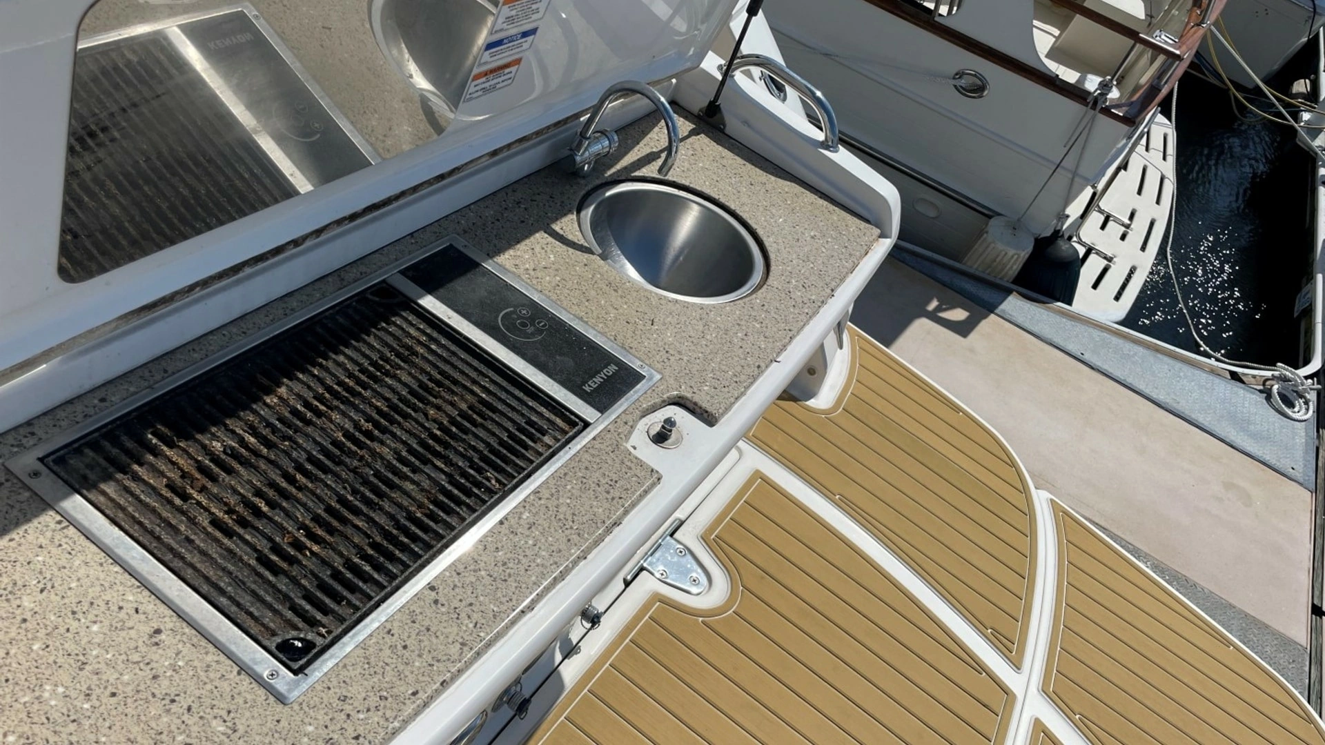 2018 Sea Ray Sundancer 350 - Image 5