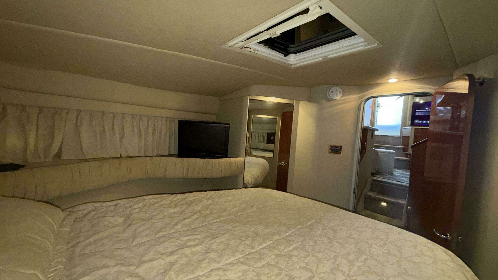 2000 Sea Ray 380 Aft Cabin - 43