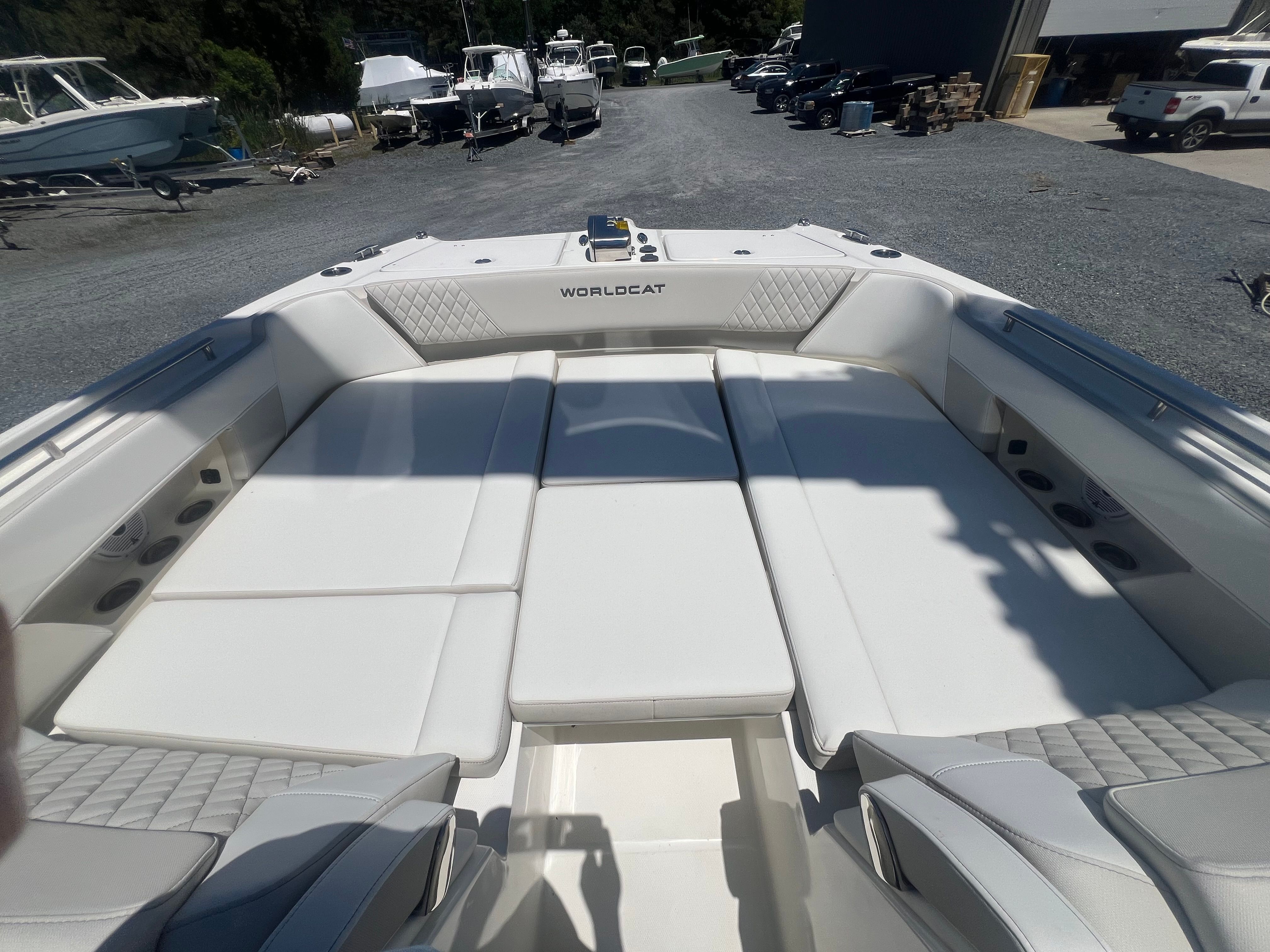 2026 WORLD CAT 325 DC - Image 20