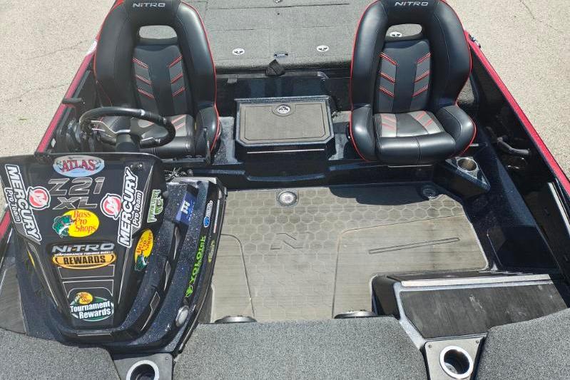 2022 Nitro Z21 XL Pro boat interior with dual seats and branded decals.