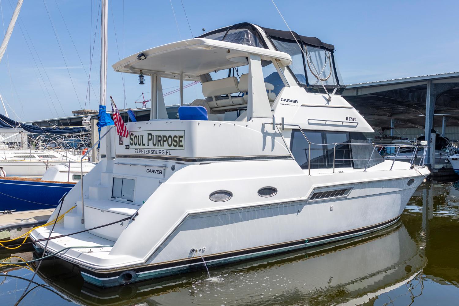 2000 Carver 356 Aft Cabin Motor Yacht