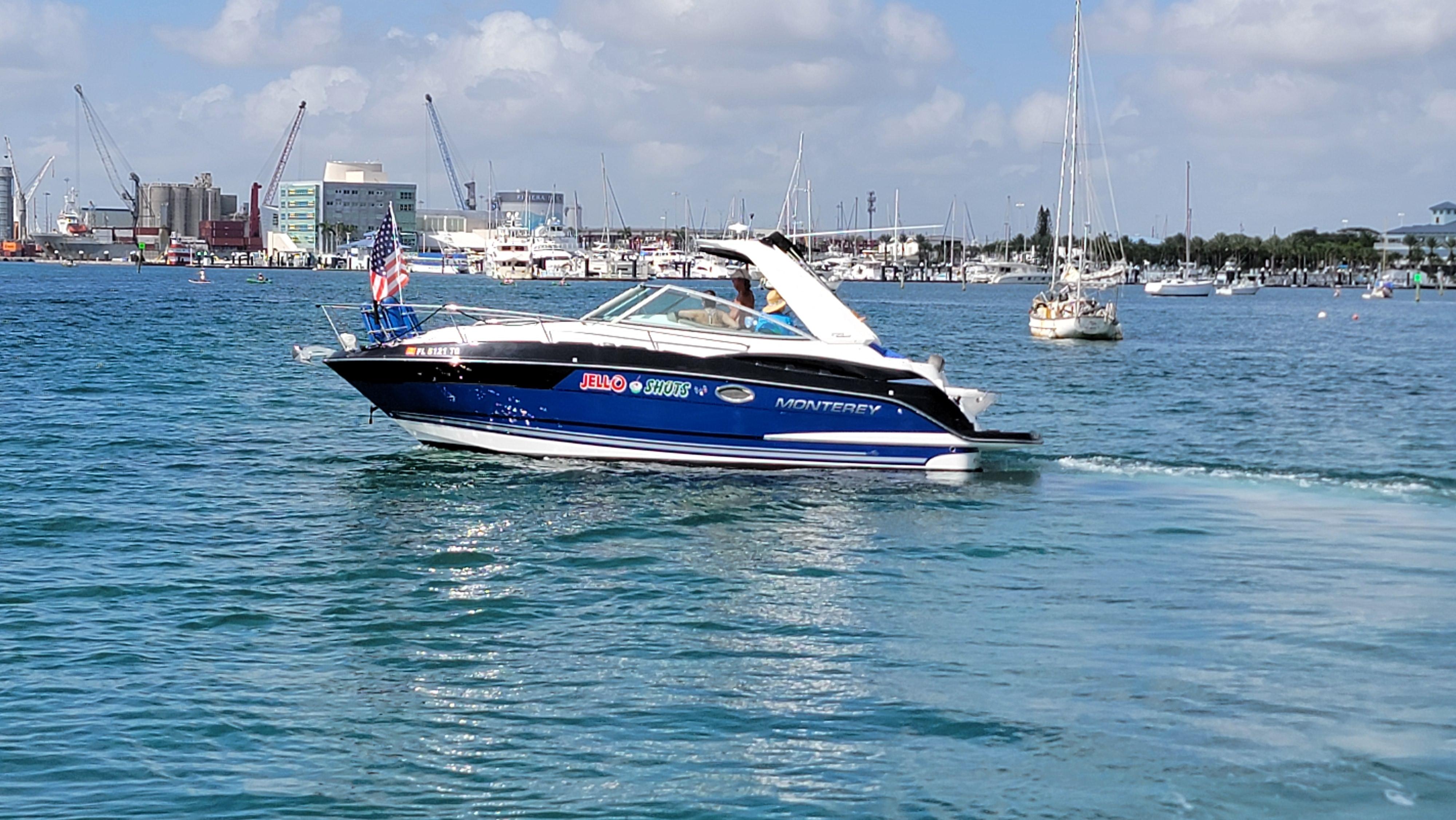 2019 Monterey 295 Sport Yacht