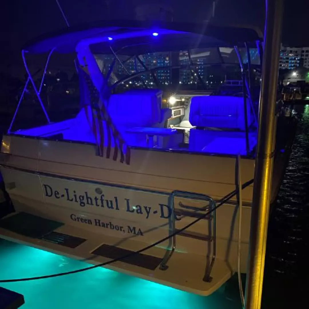 1988 Sea Ray 340 Express Cruiser - Image 6