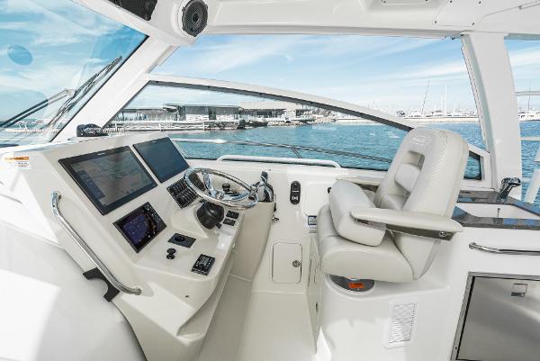 2020 Boston Whaler 345 Conquest - 5