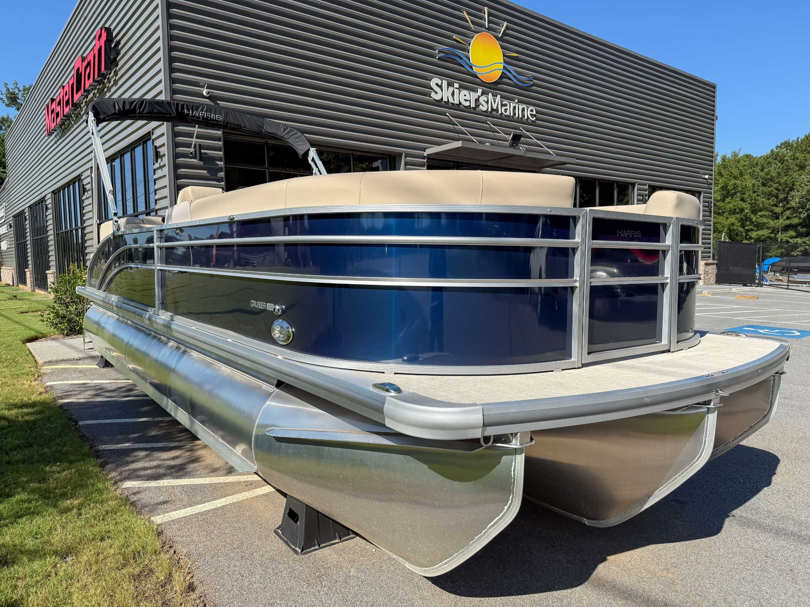 2025 Harris Cruiser 250 CWDH pontoon boat at Skier's Marine.