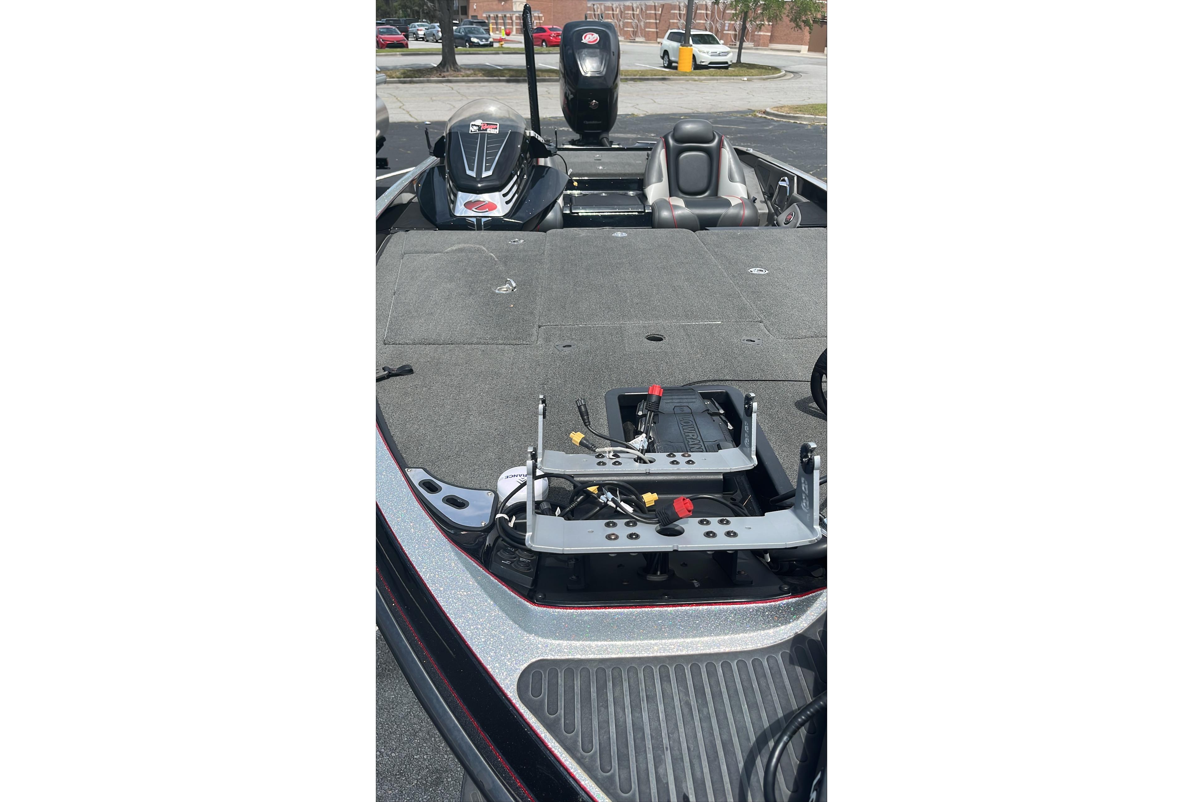 2017 Ranger Z518 Cup-Equipped boat interior with seating and equipment.