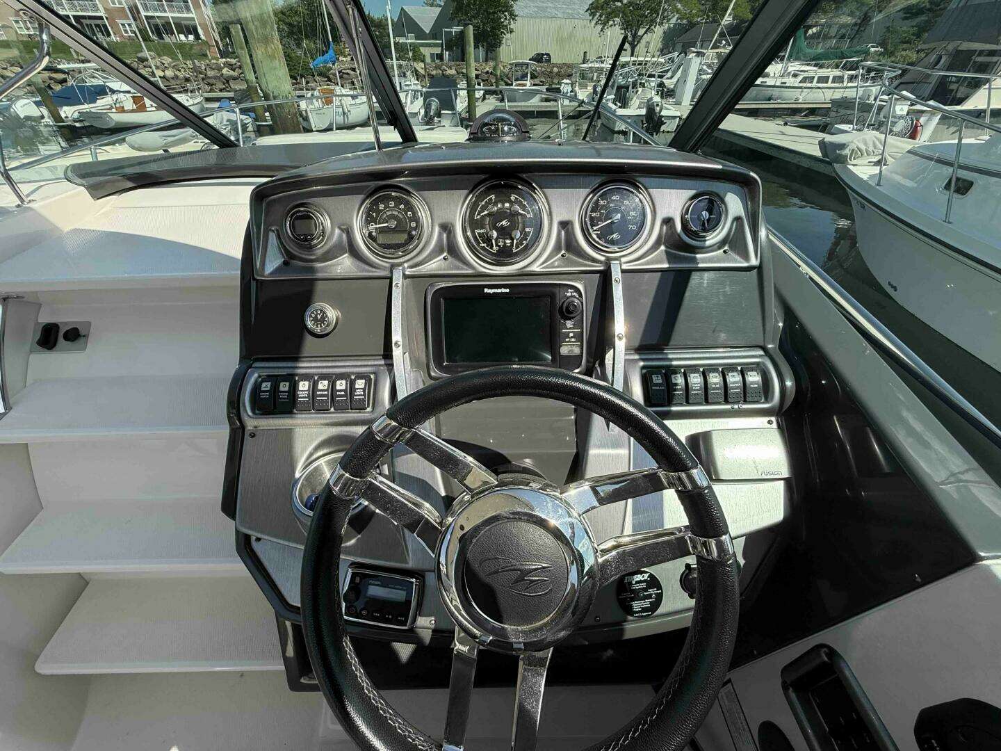 2013 Monterey 280 SCR - Image 8