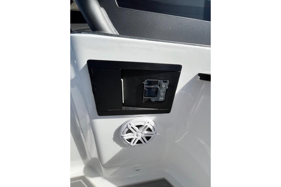 Control panel and speaker on 2026 Monterey Elite 27 SD boat.