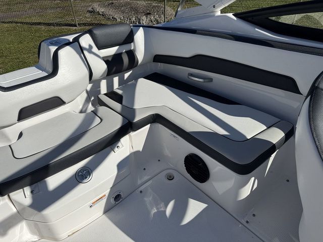 2026 Yamaha Boats 195S - 9