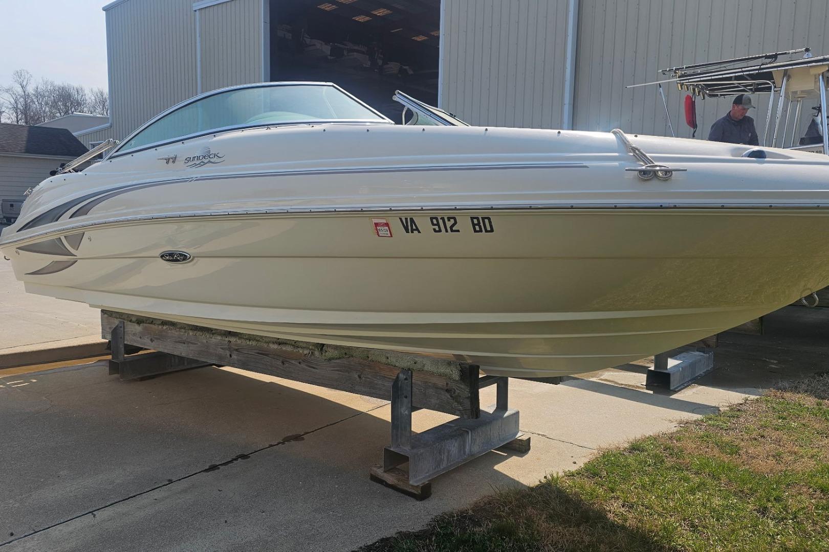 2003 Sea Ray 220 Sundeck