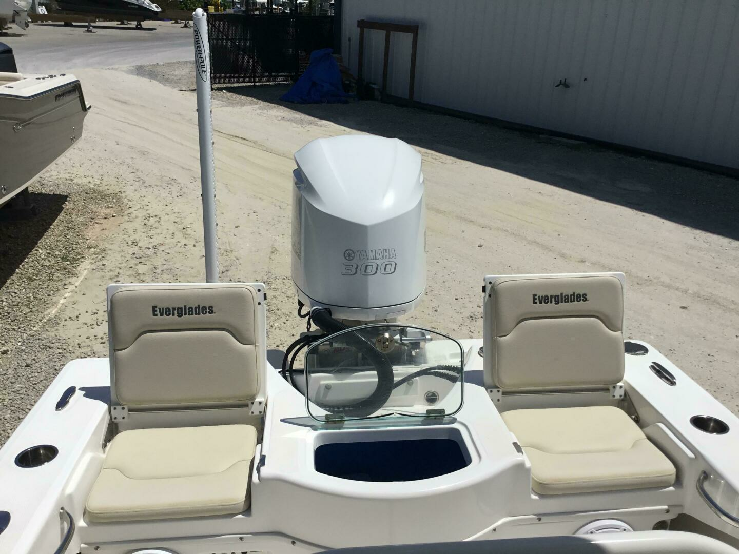 2016 Everglades 243CC - Image 8