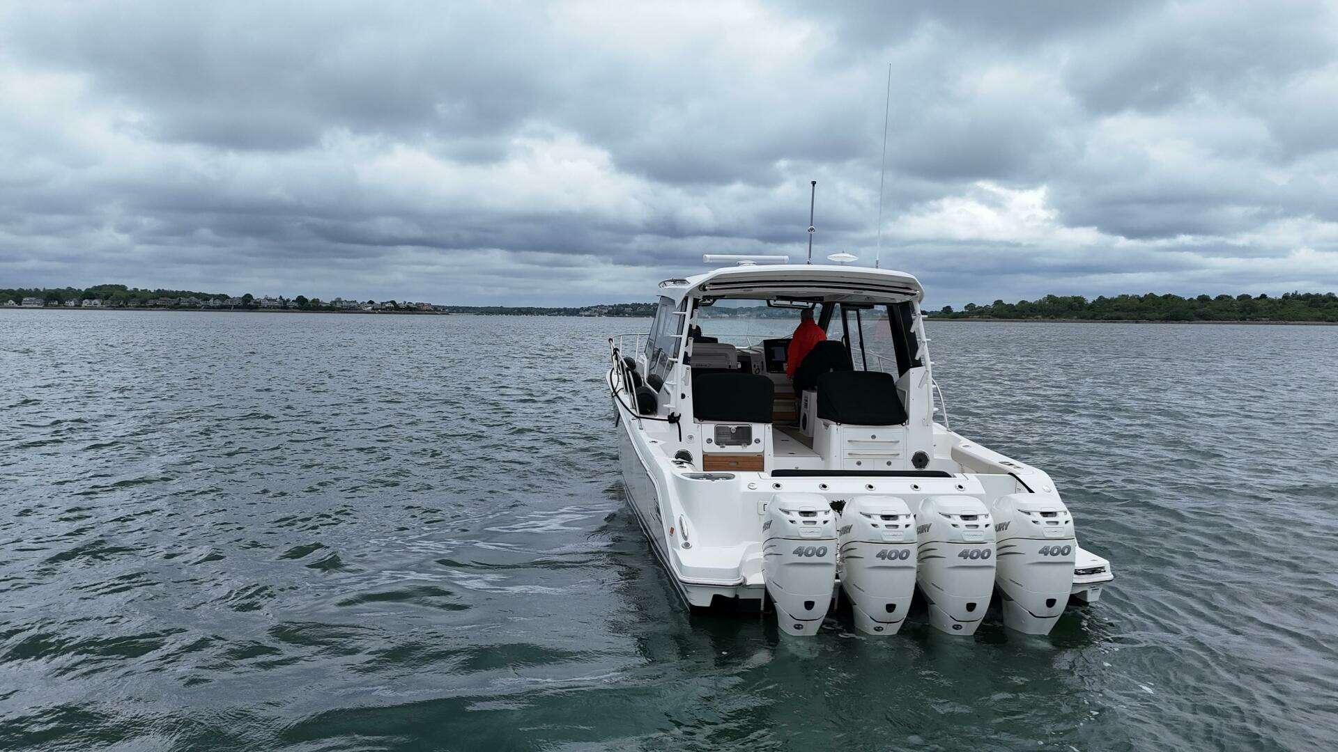 2021 Boston Whaler 405 Conquest - Image 7