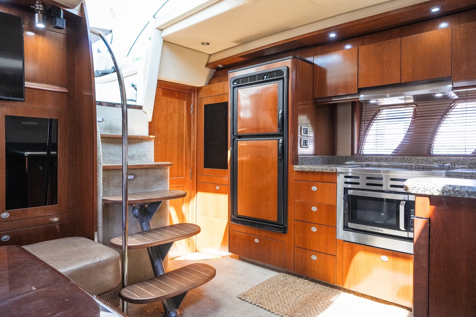 2005 Sea Ray 480 Motor Yacht - Image 37