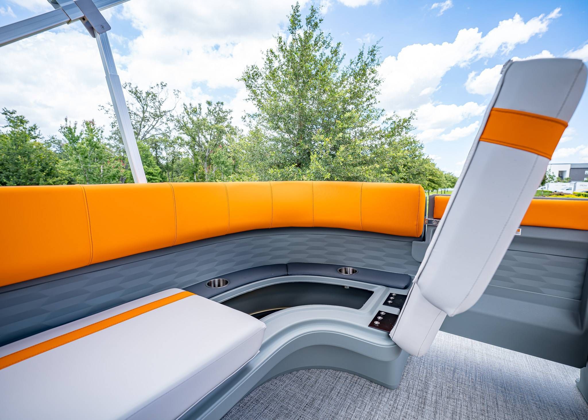 2025 Tahoe Pontoon Aura Quad Lounge - 16