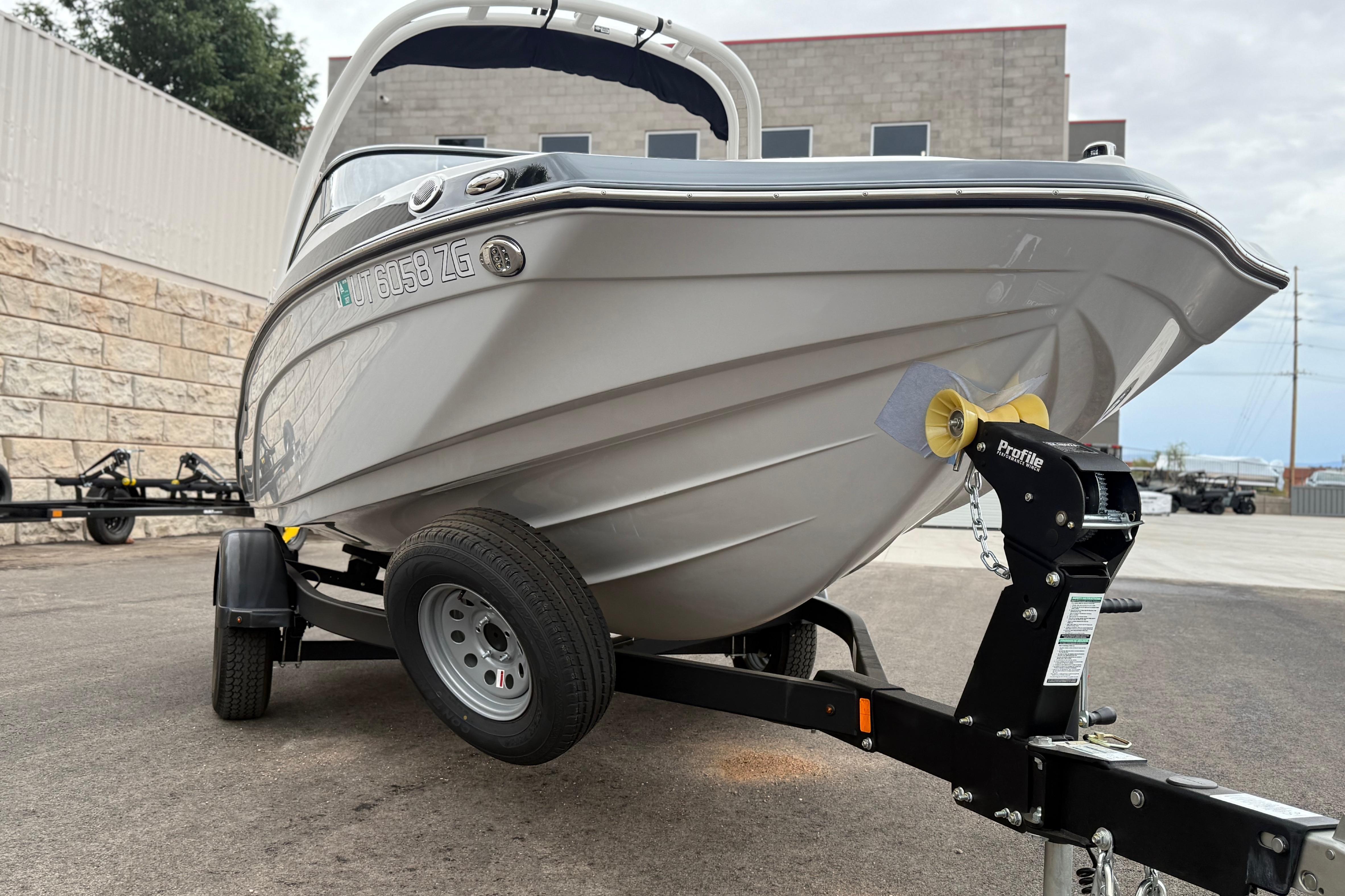 2025 Yamaha Boats 195S on trailer, parked outdoors, showcasing sleek design and modern features.