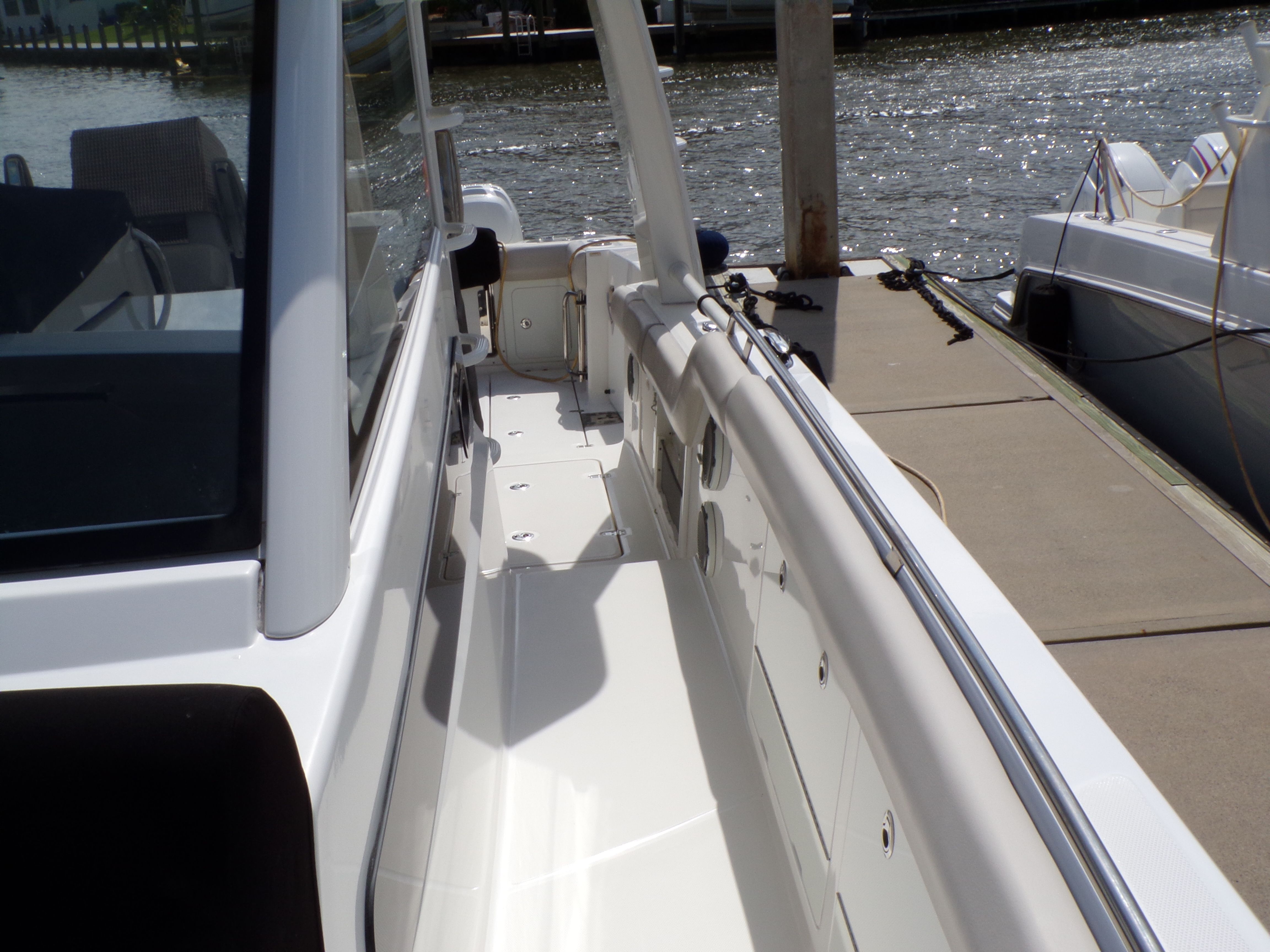 2018 Boston Whaler 420 - 23
