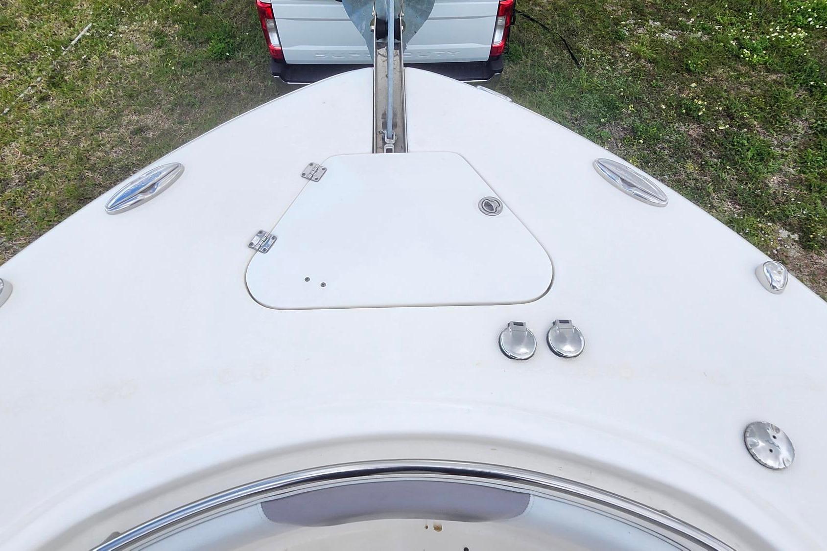 2015 Robalo R300 Center Console boat bow with hatch and fittings.