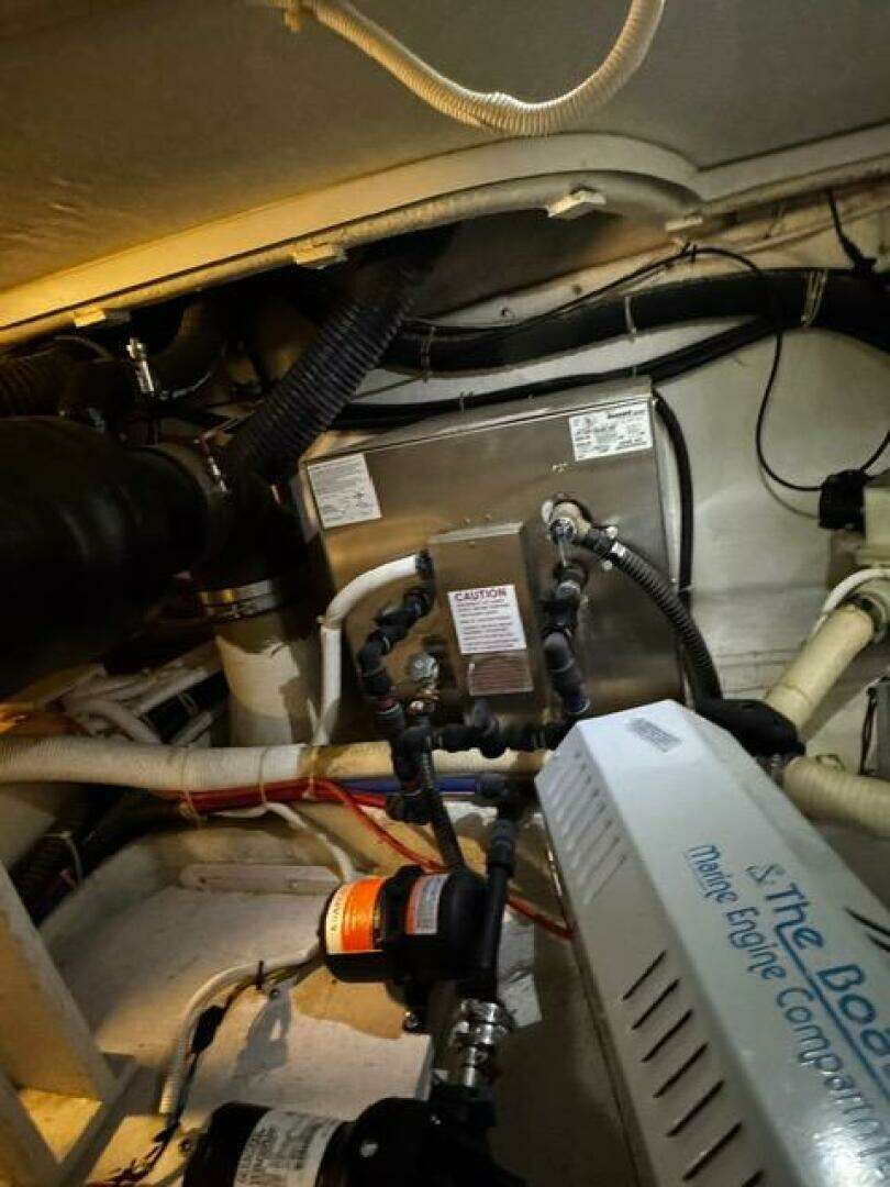 2004 Carver 360 Sport Sedan - Image 49