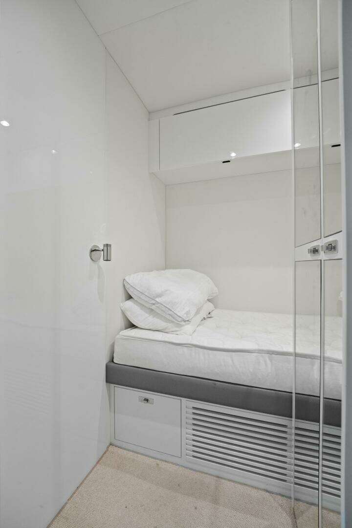 2025 Princess Y95 - Image 72