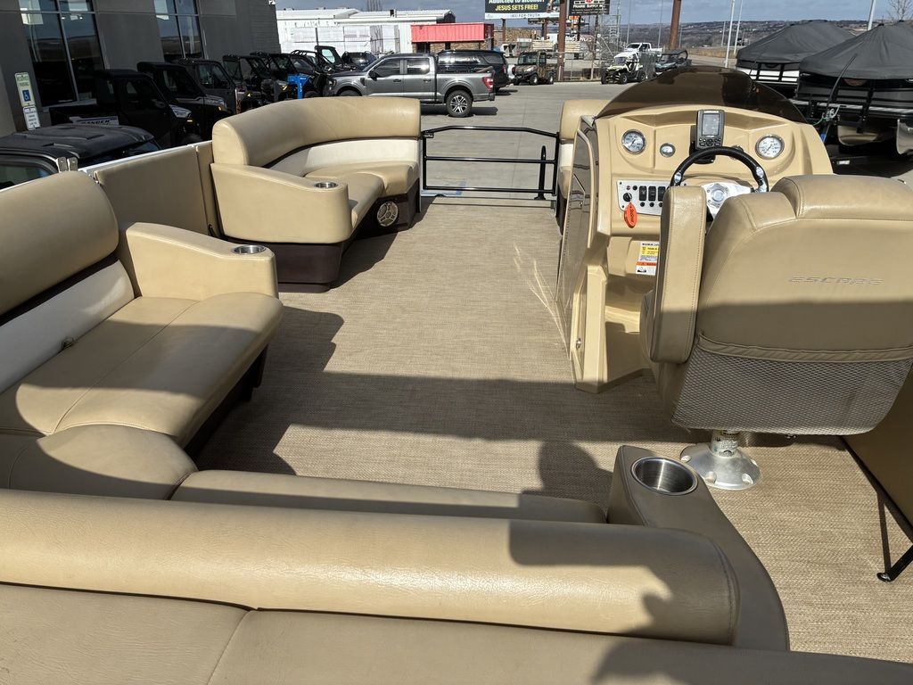 2015 Larson Escape 2200 RT - 29