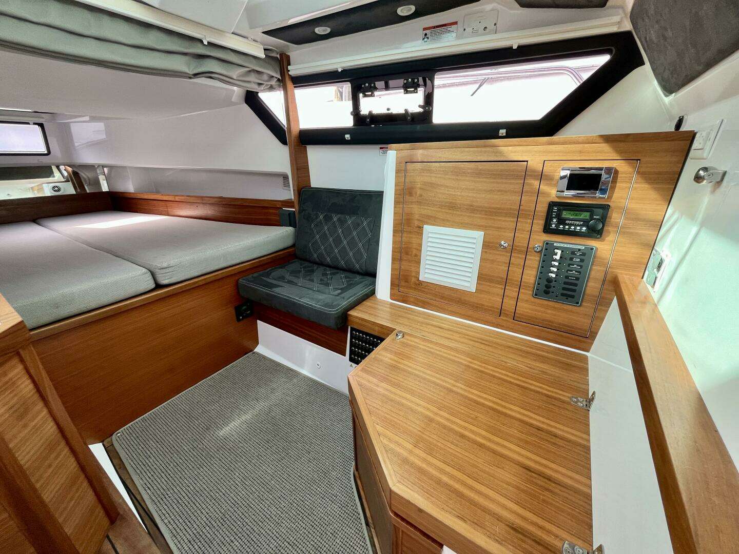 2018 Axopar 37 Sport Cabin R - Image 28