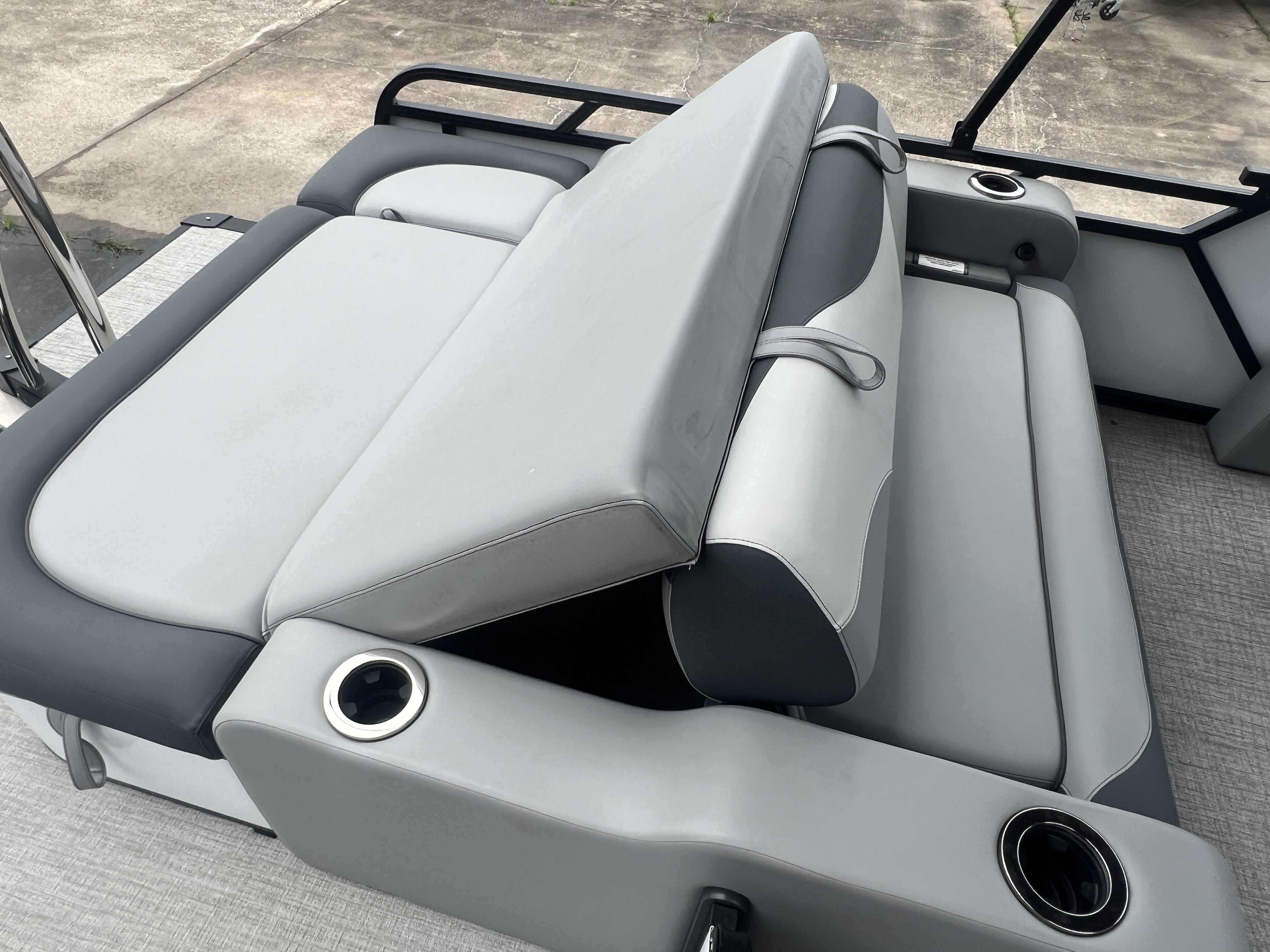 2025 Avalon LSZ Versatile Rear Bench - 23' - 29