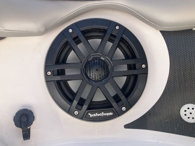 2016 Yamaha Boats 212X - 23