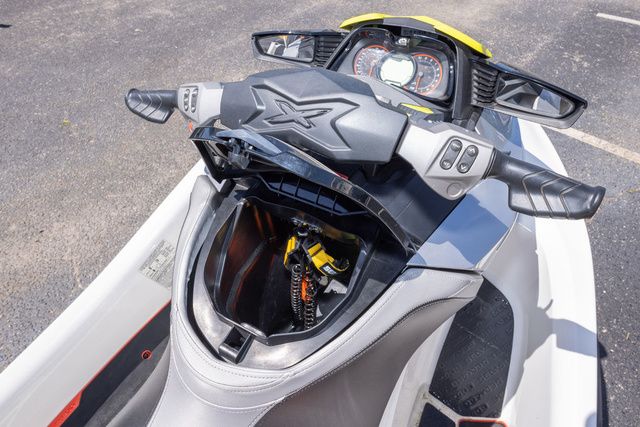 2016 Sea-Doo RXT 300 - 10