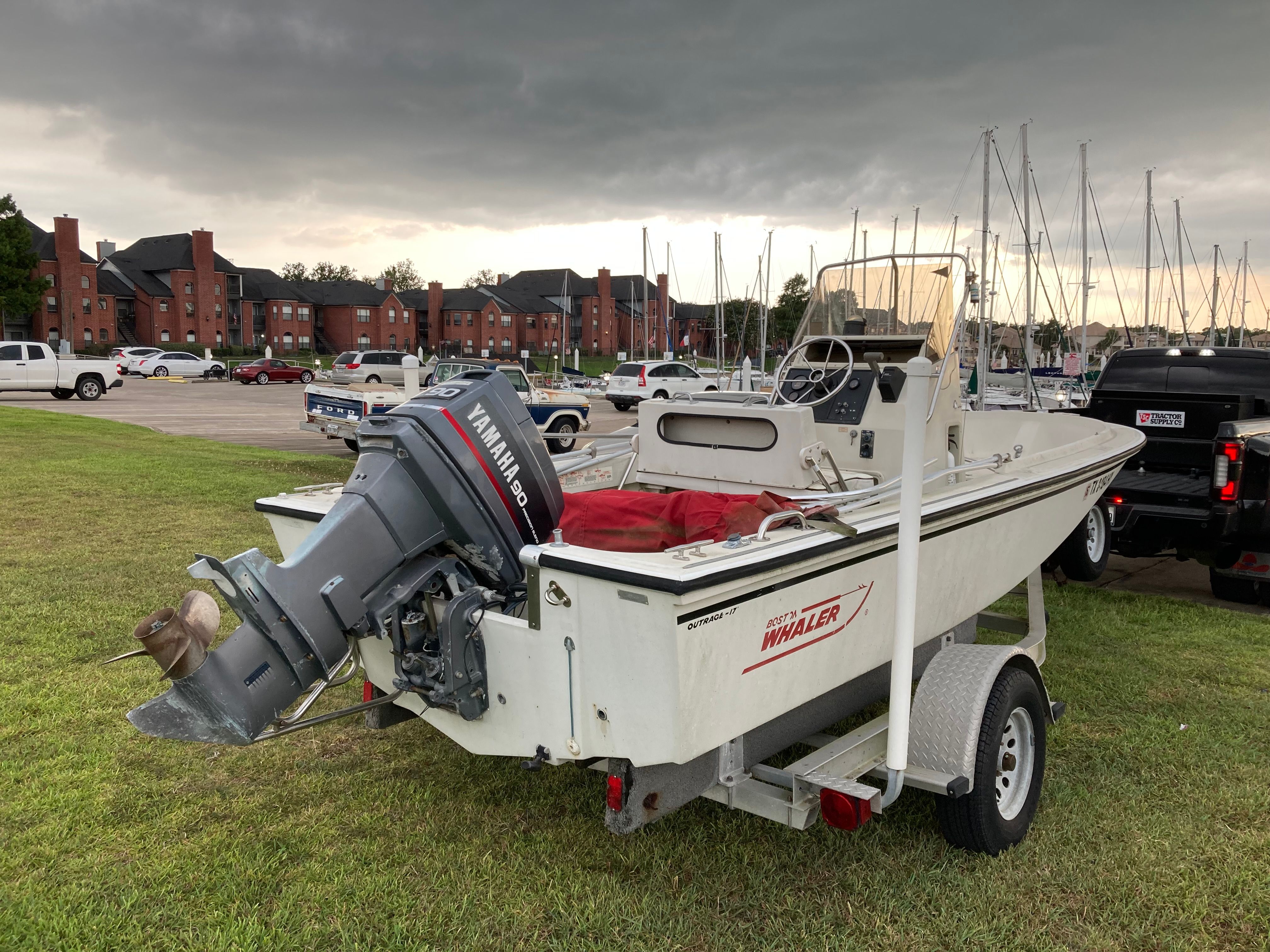 1990 Boston Whaler Outrage - 3