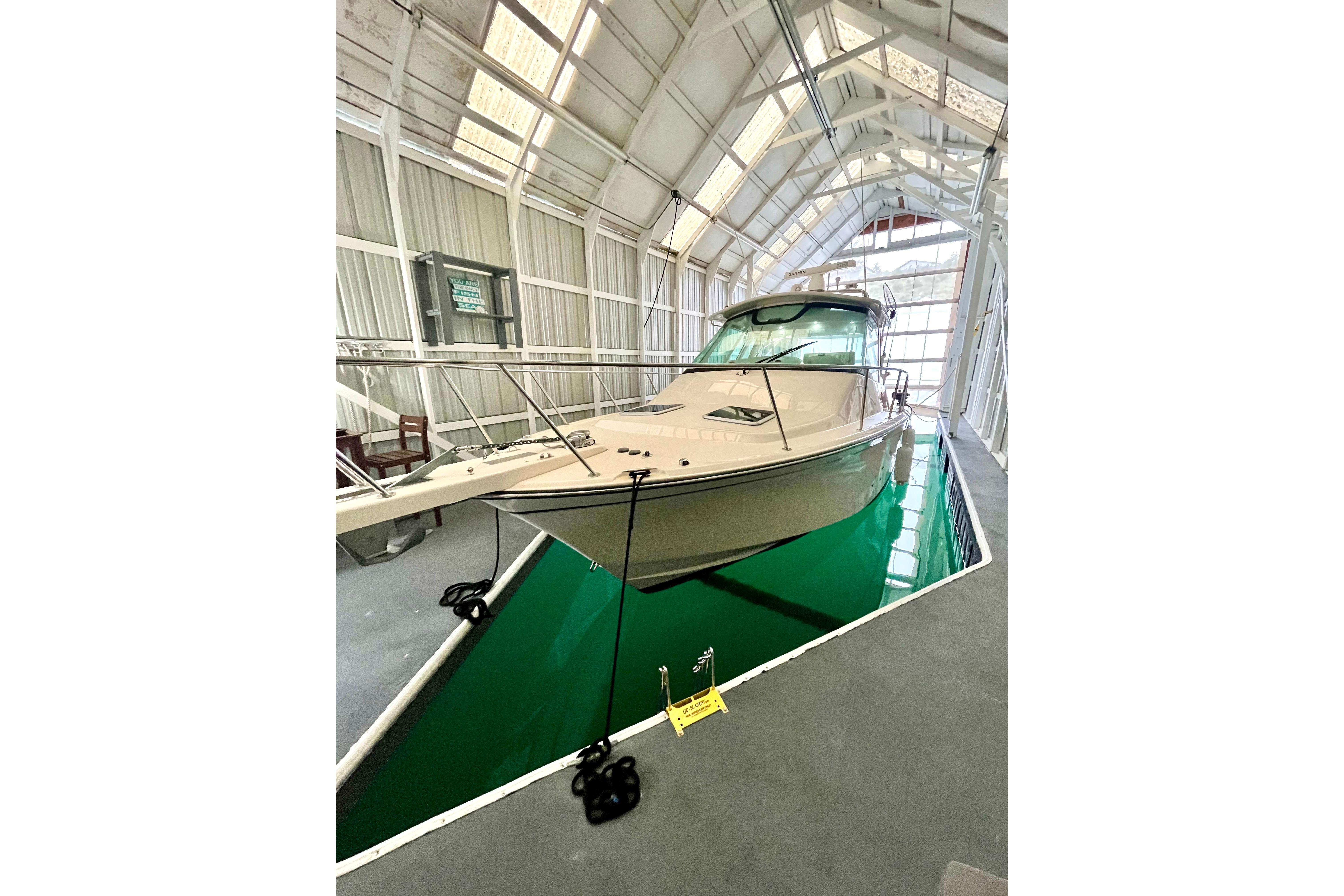 2017 Grady-White Express 330