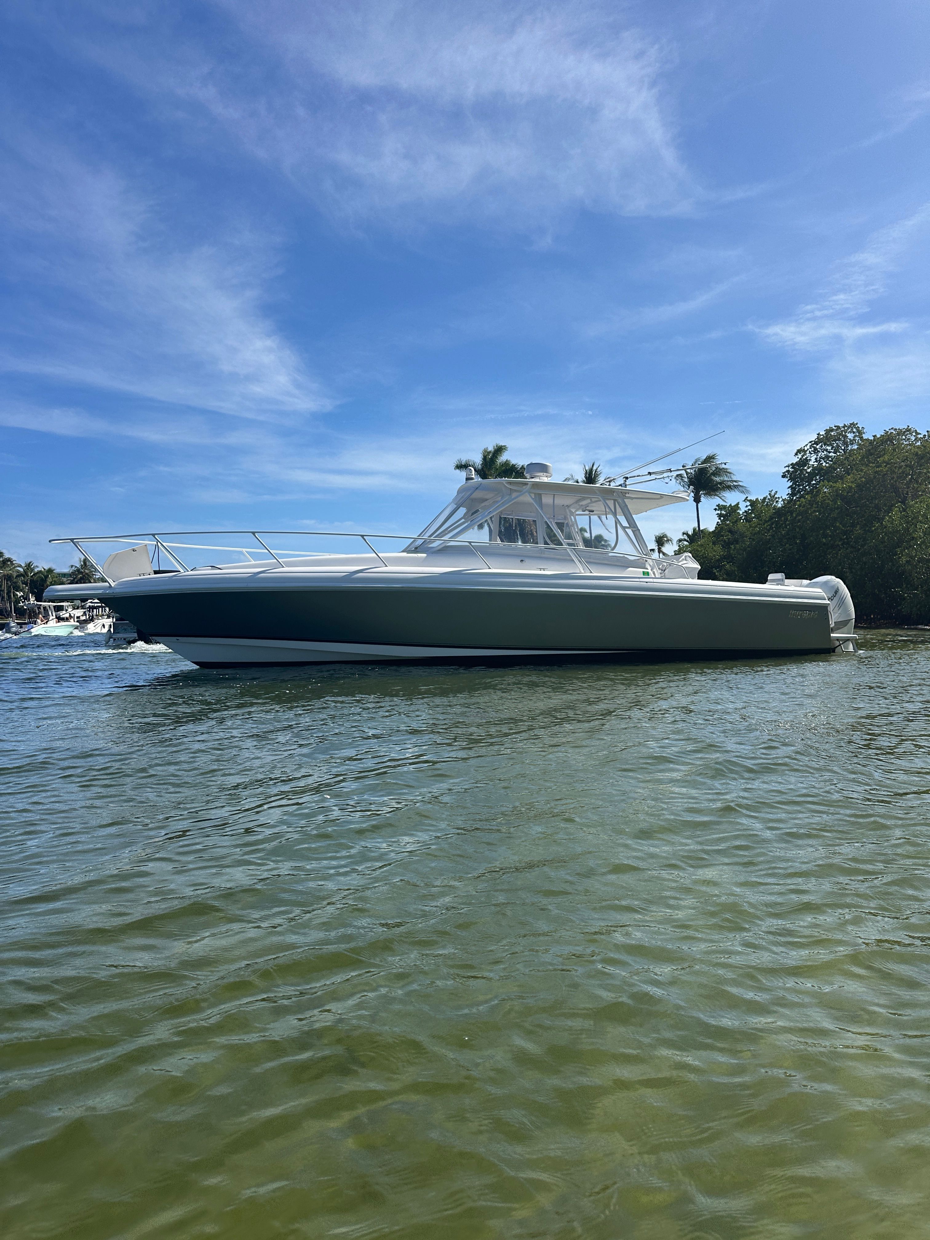 2004 Intrepid 377 Walkaround