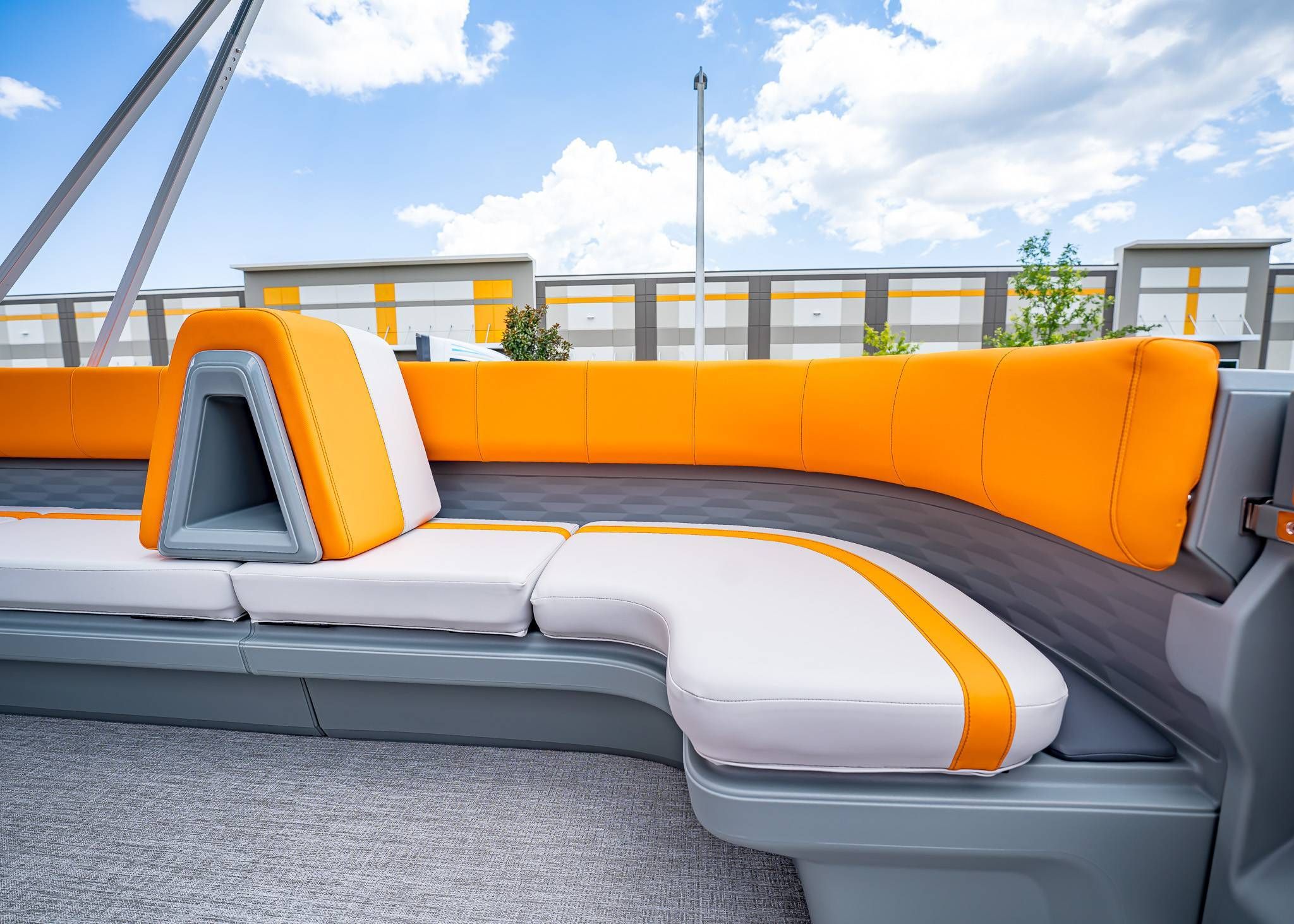 2025 Tahoe Pontoon Aura Quad Lounge - 9