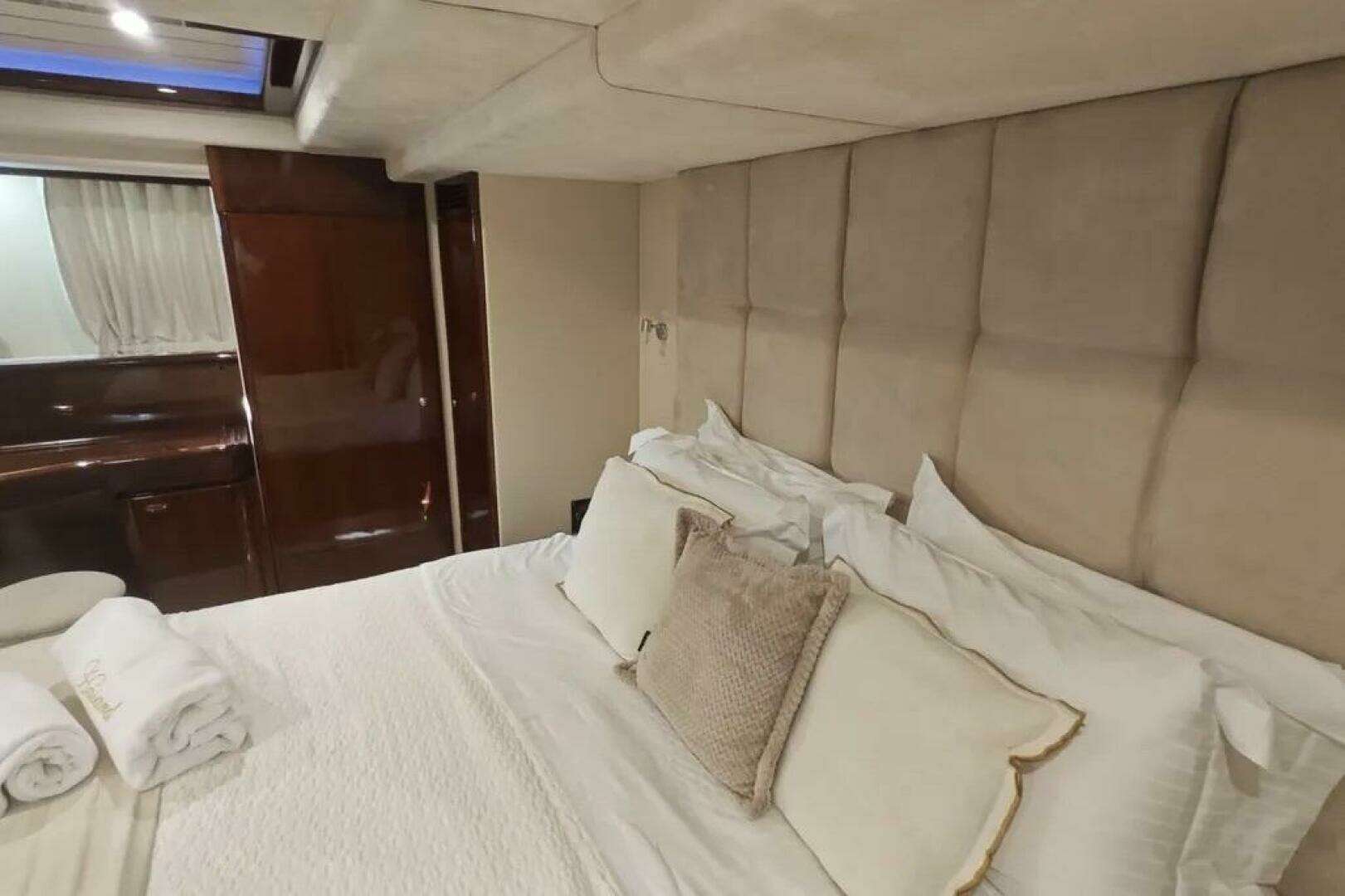 2002 Ferretti Yachts 720 - Image 8