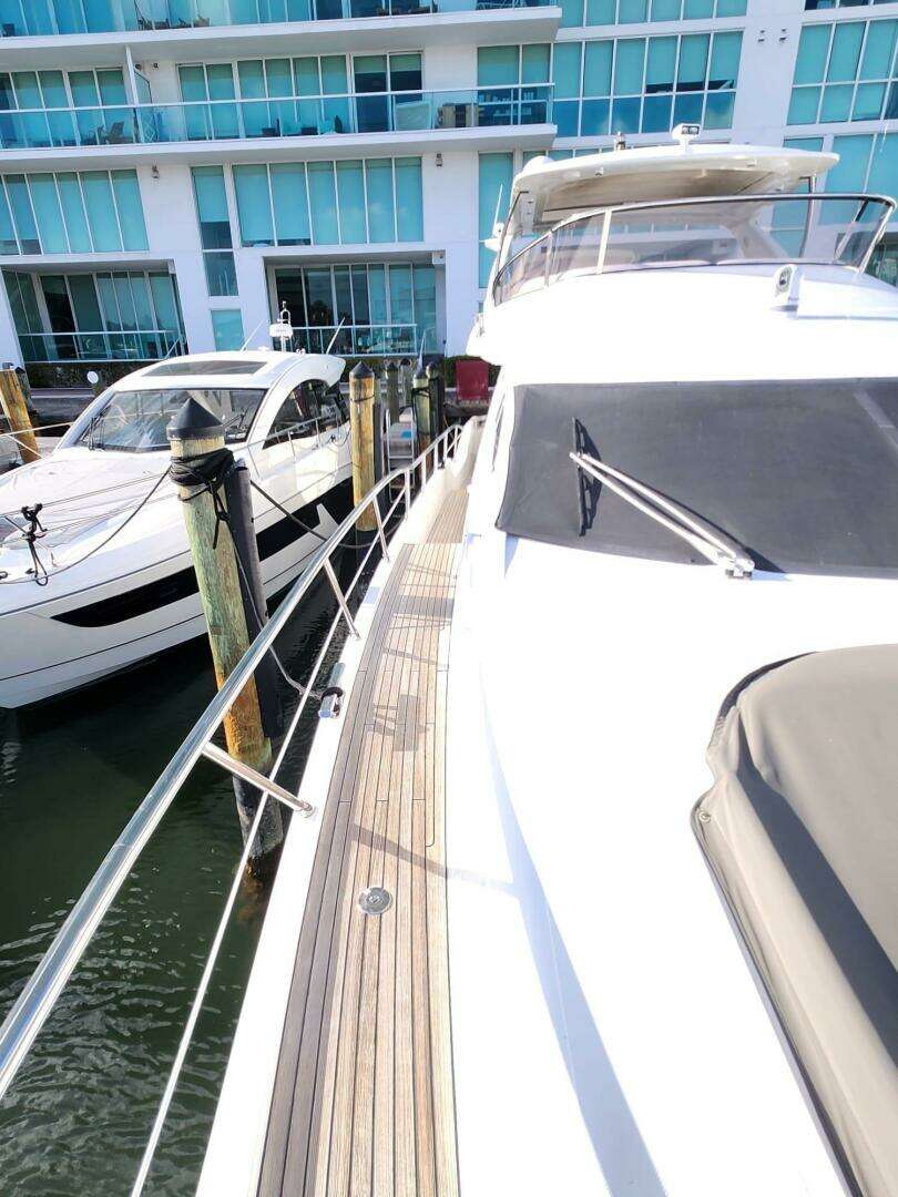 2014 Azimut Flybridge - Image 10