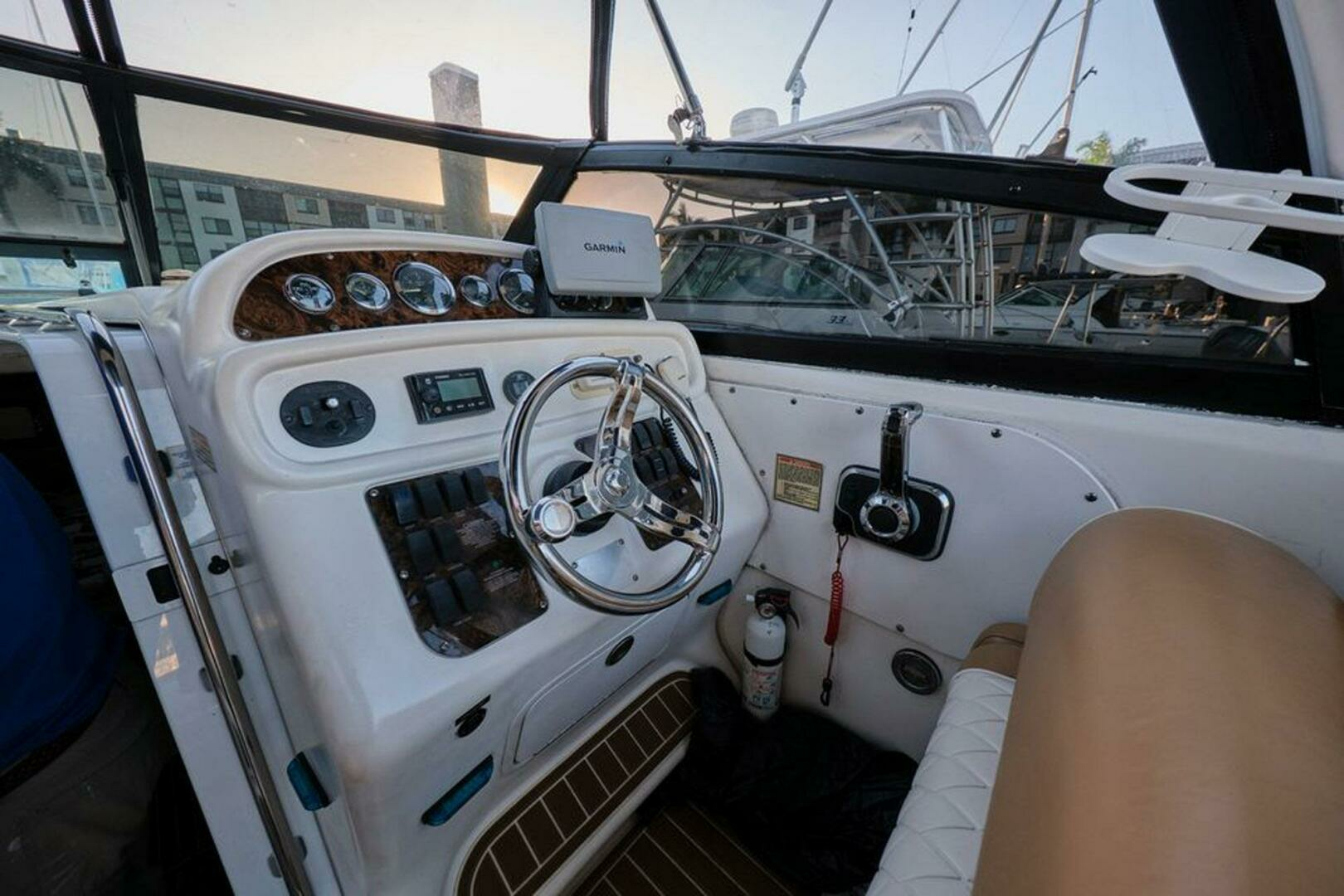1997 Sea Ray 290 Sundancer - Image 9